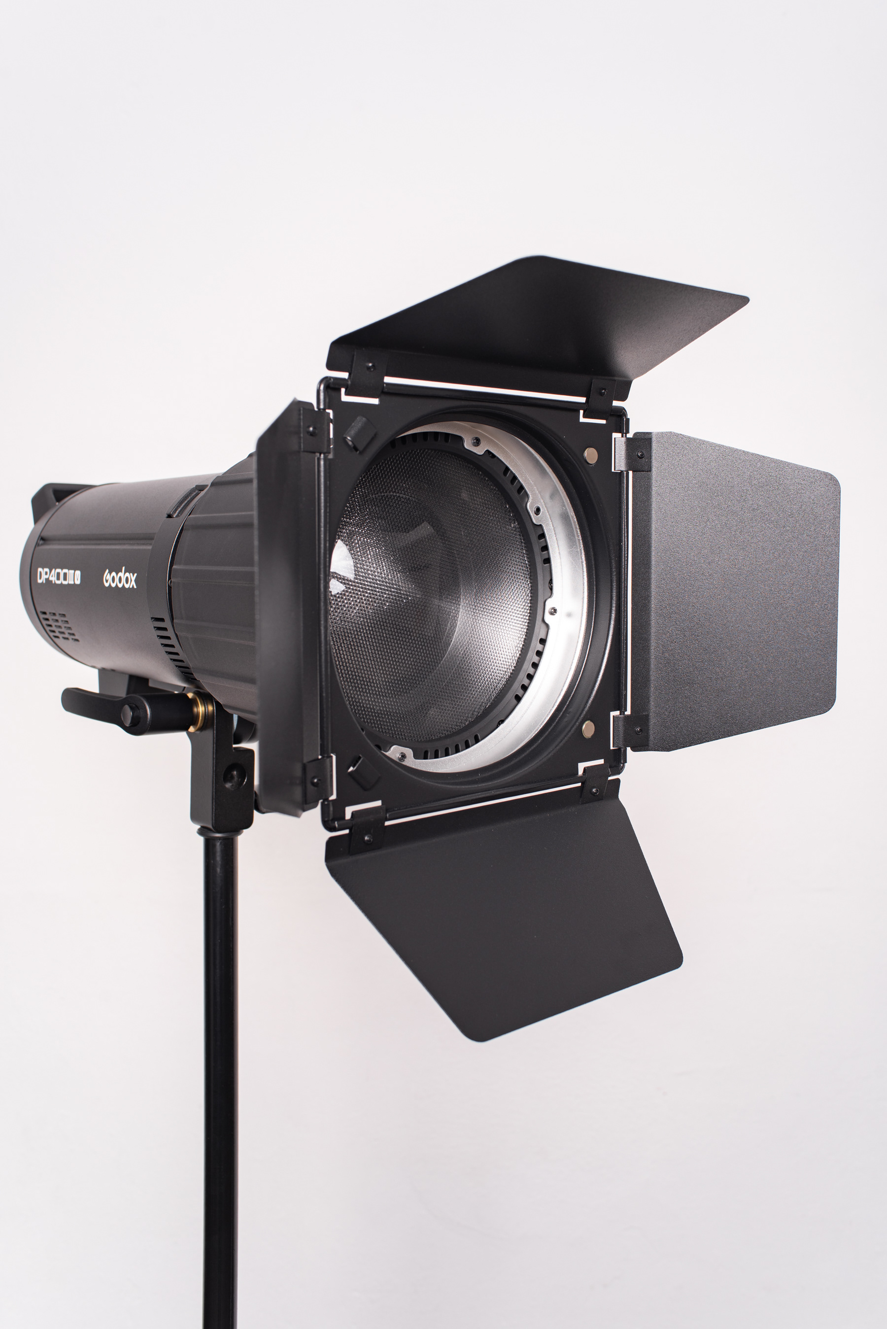 Lente Fresnel com barndoor, colmeia e color gels