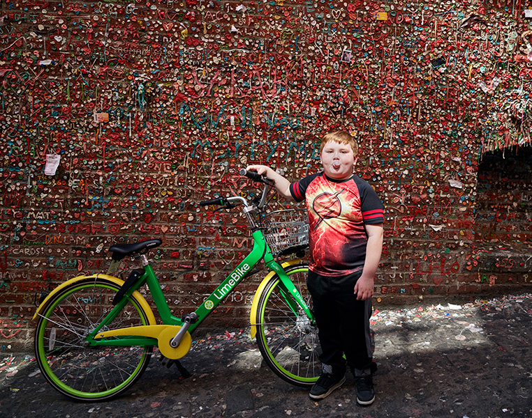 6. The bubble of gum enjoyed by this youngster in Seattle soon joined hundreds of other wads stuck to Gum Wall, a somewhat unsanitary tourist attraction near the city’s famous Fish Market.