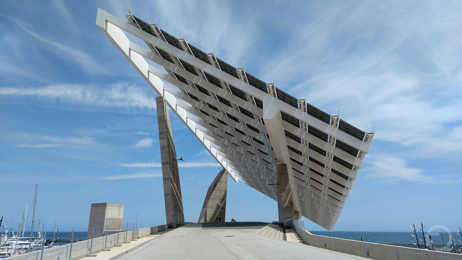 Pérgola fotovoltaica del Fórum, Carrer Port Esportiu, 2P, 08930 Barcelona, España.