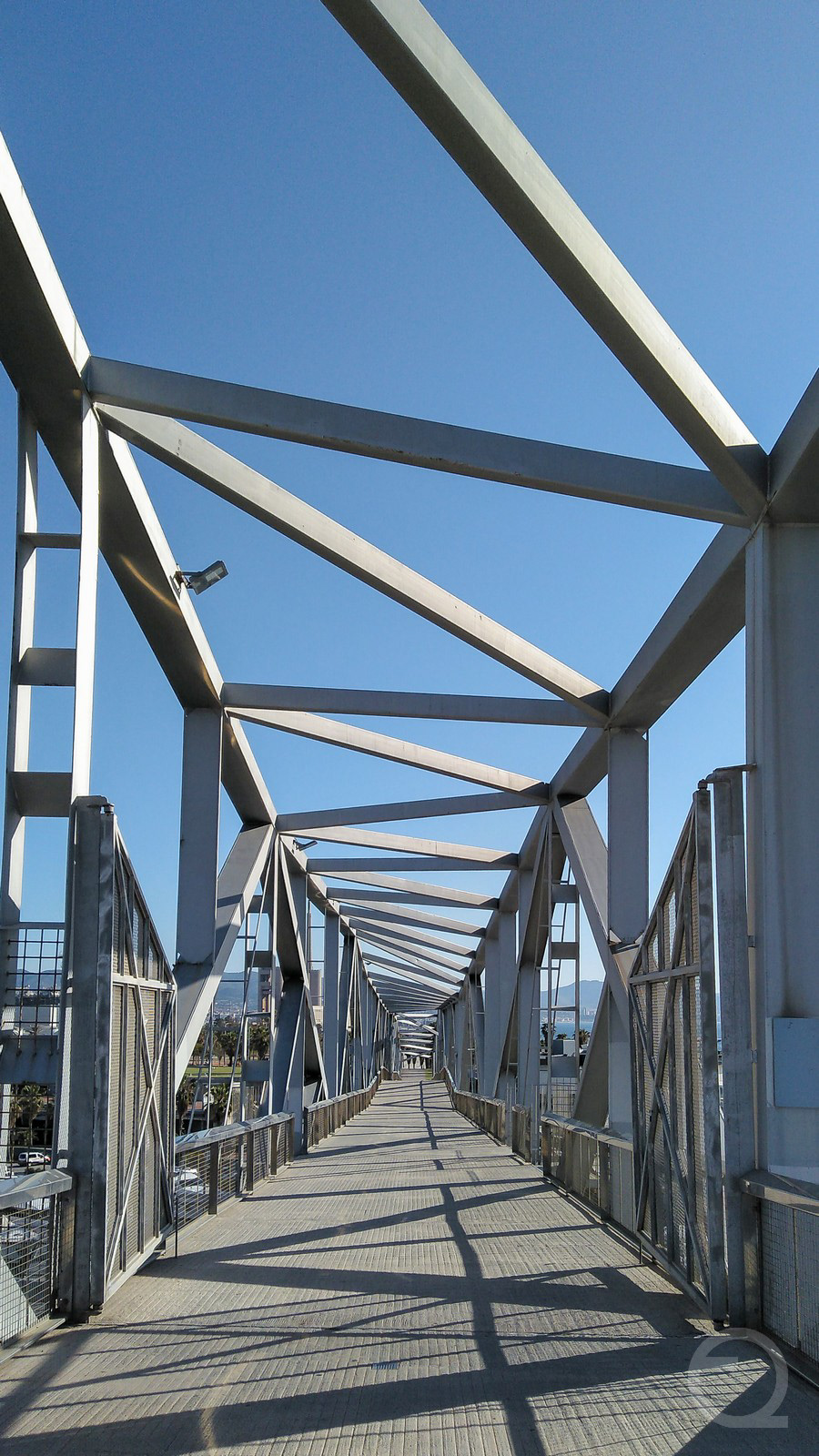Pasarela peatonal del Port Forum. Sant Adrià de Besòs, Barcelona, España.