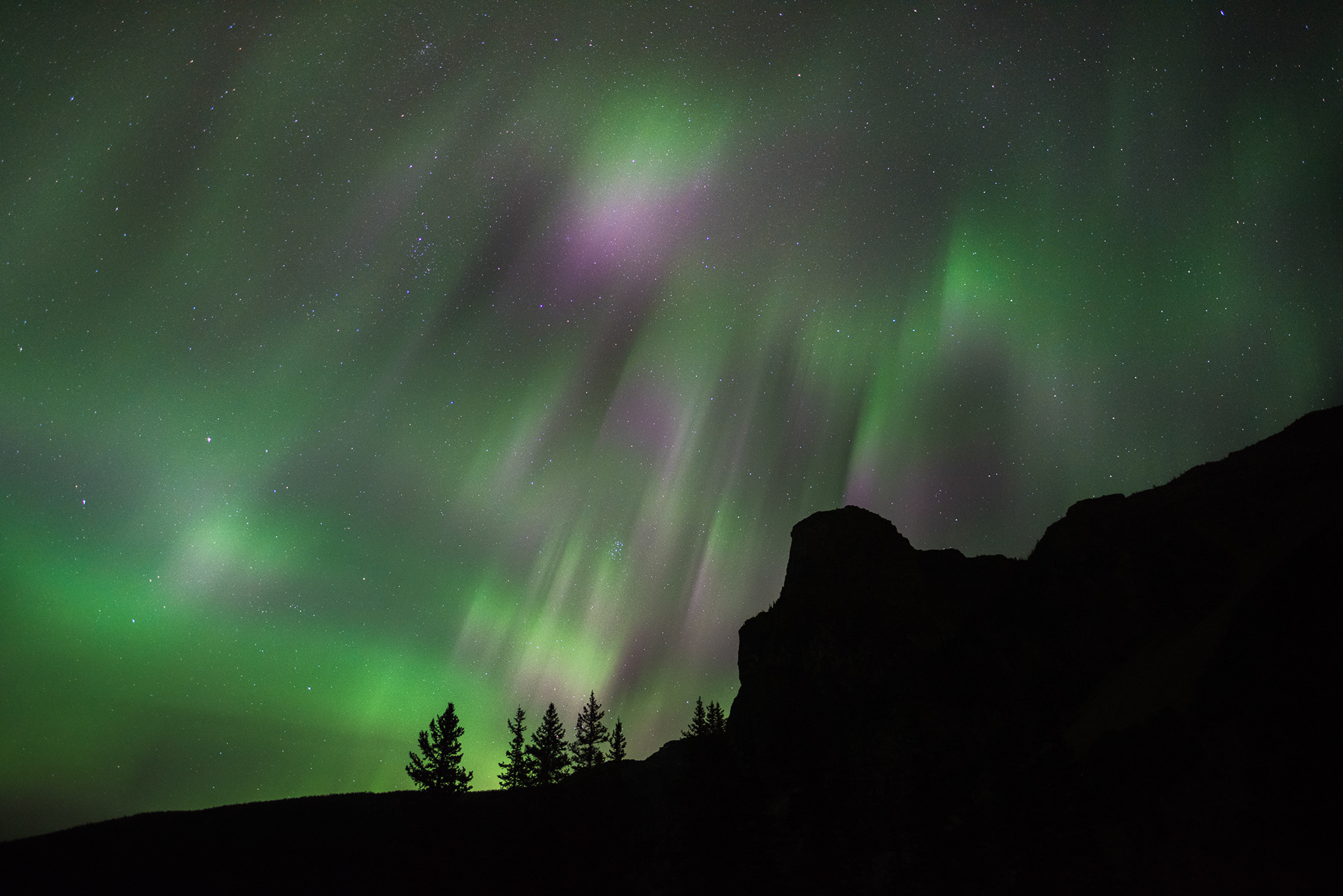 ‘Moraine Aurora Silhouette’