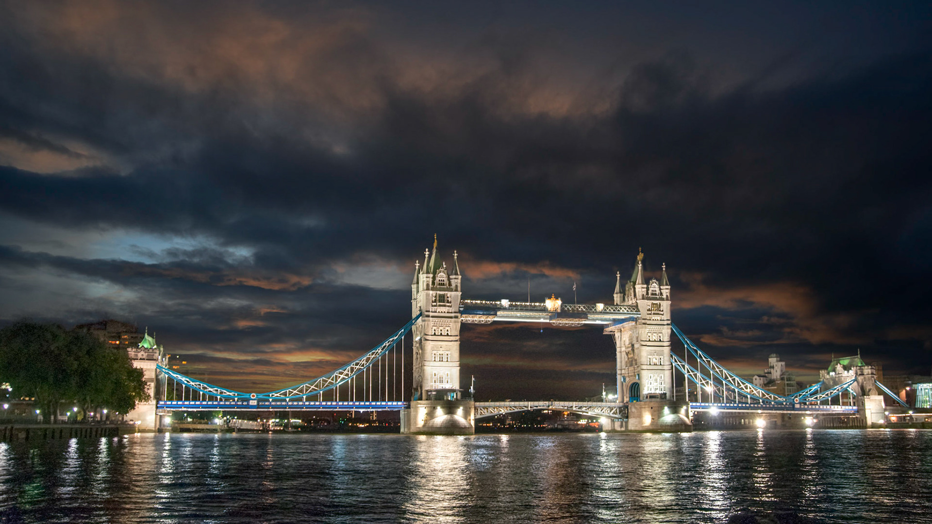 Tower Bridge-London