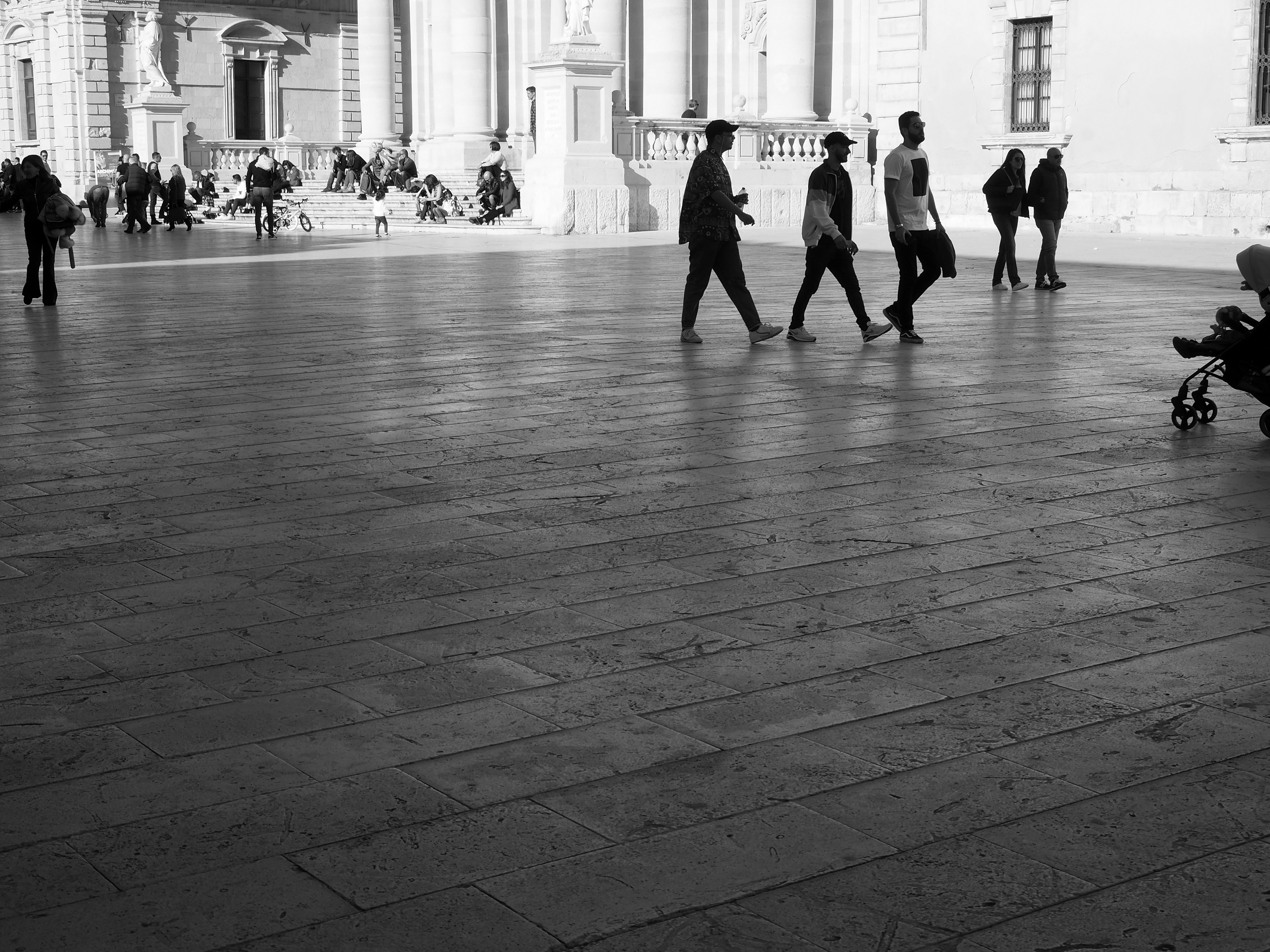 duomo square and its reflections