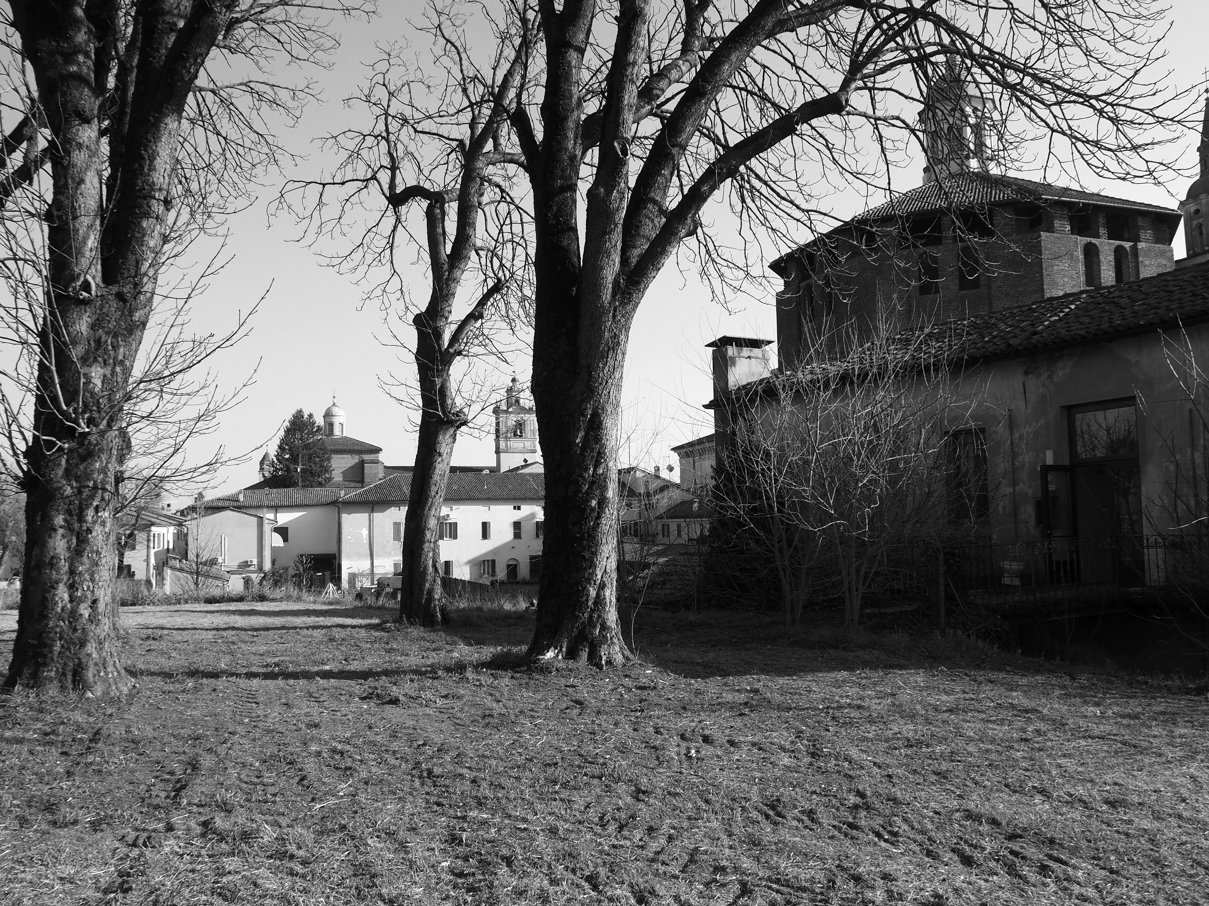 relation between the church/convent and the bastion