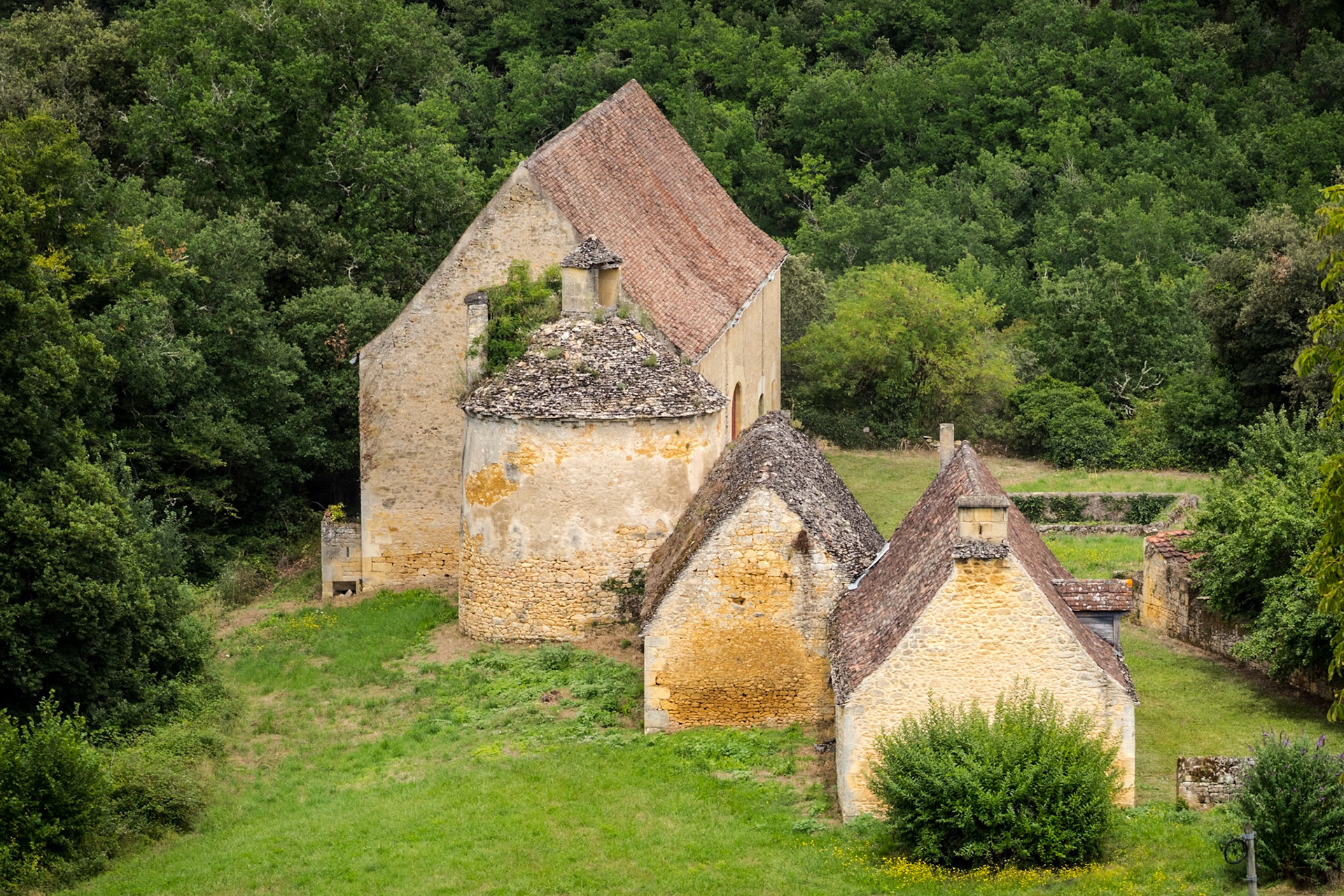 Dordogne countryside and old buildings