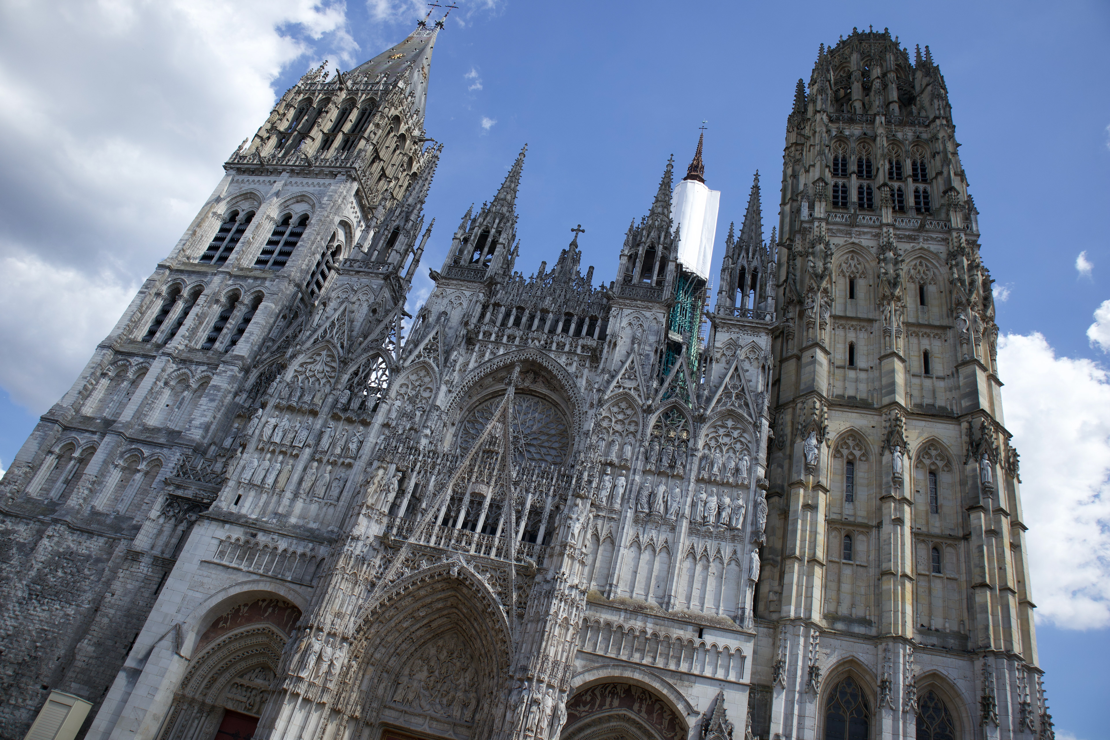 Notre-Dame de Rouen, Rear Façade (2025) | Camera: Canon EOS M50 Mk. II | Lens: EF-M 15-45mm