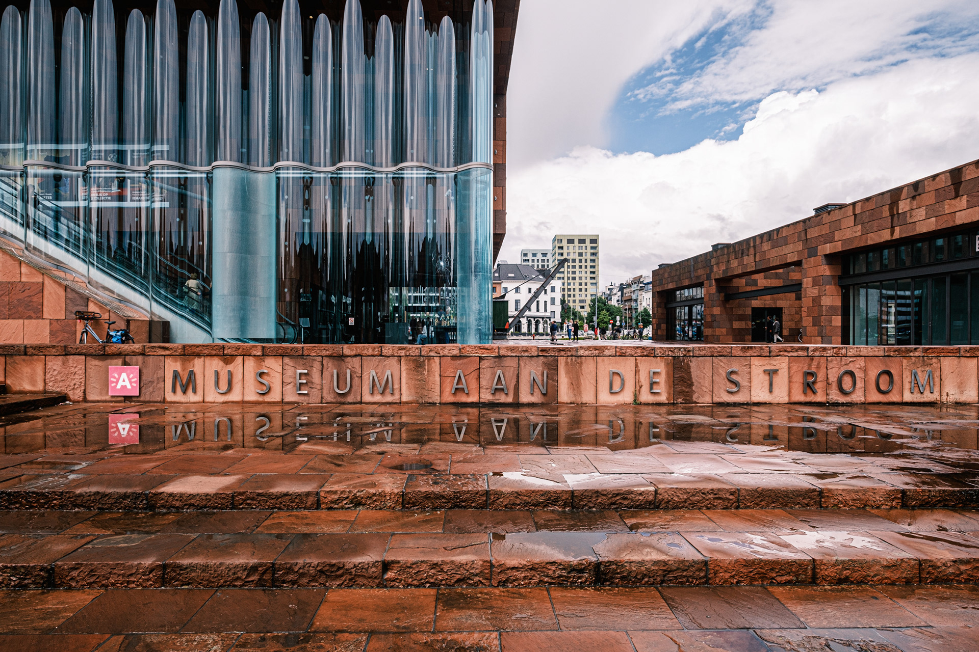 Spiegelingen aan het MAS