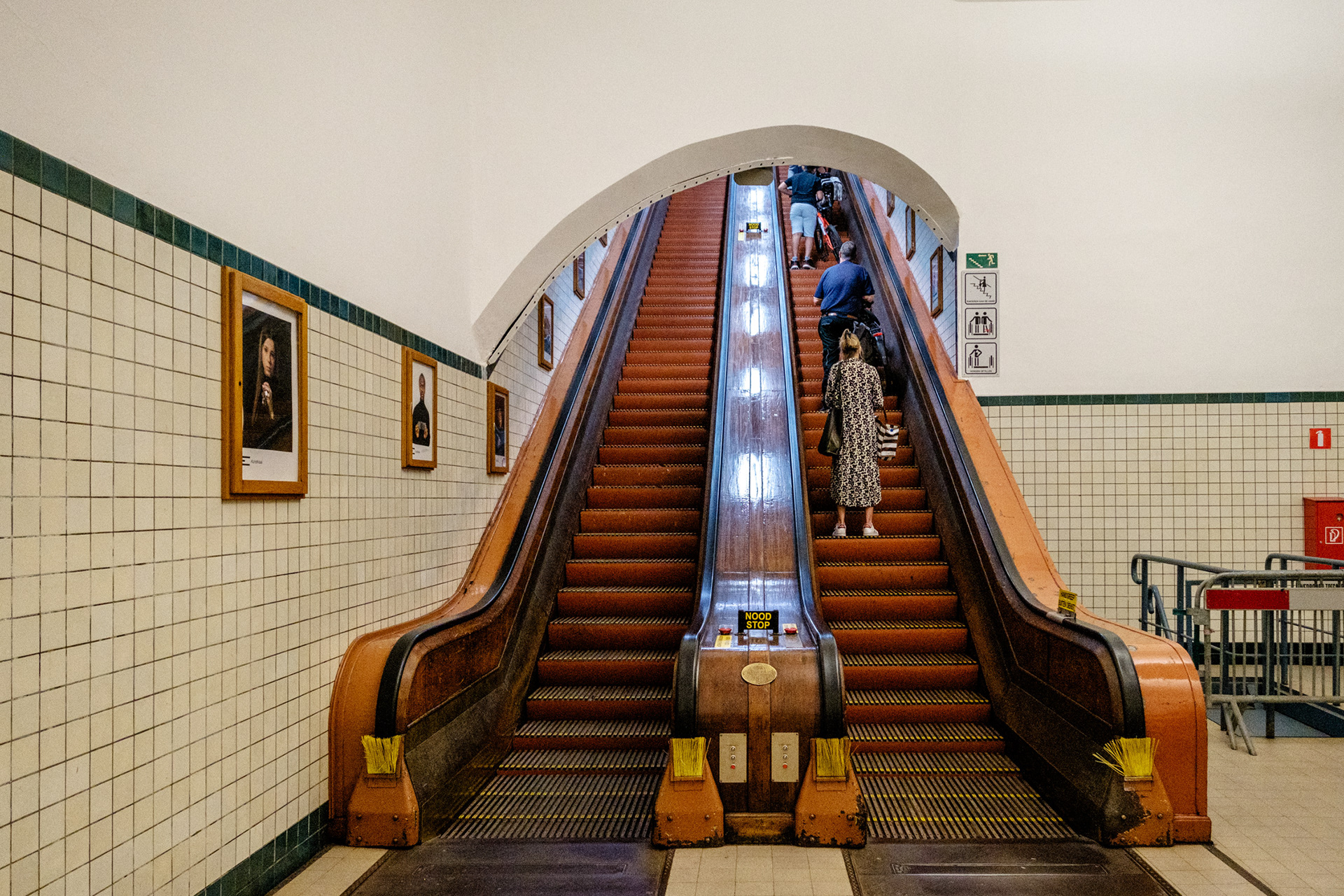 Roltrappen voetgangerstunnel
