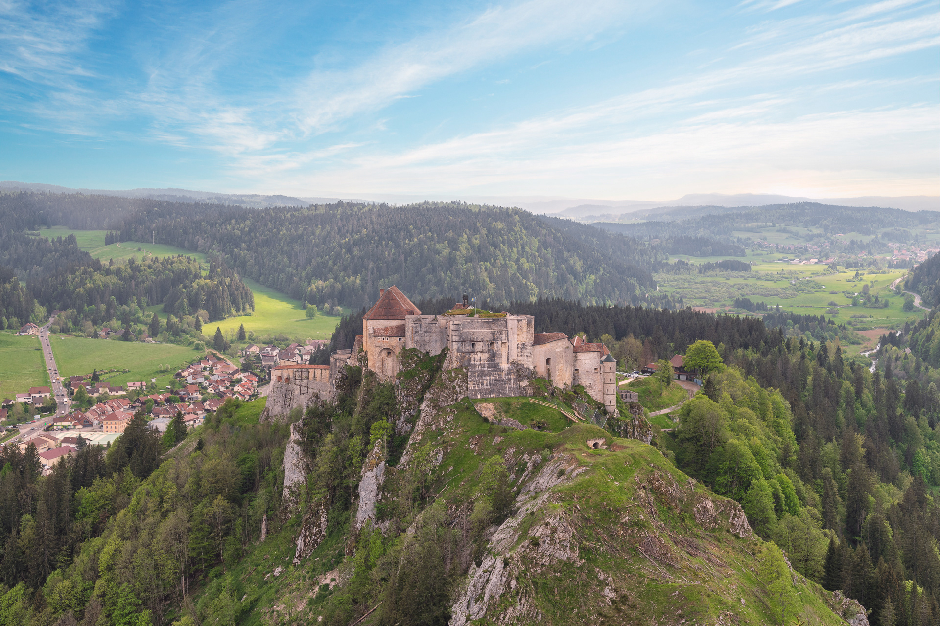 Vue du Château de Joux depuis le Fort Mahler