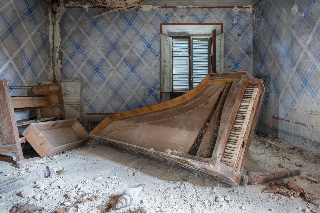 Piano solo, Villa abandonnée, Italie