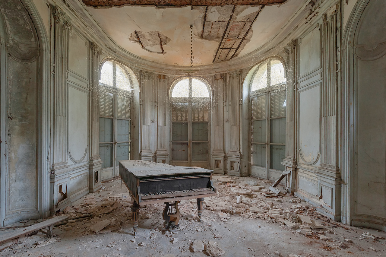 Ordinary Pleasures Room - Ltd Edition © Francis Meslet for Yellowkorner