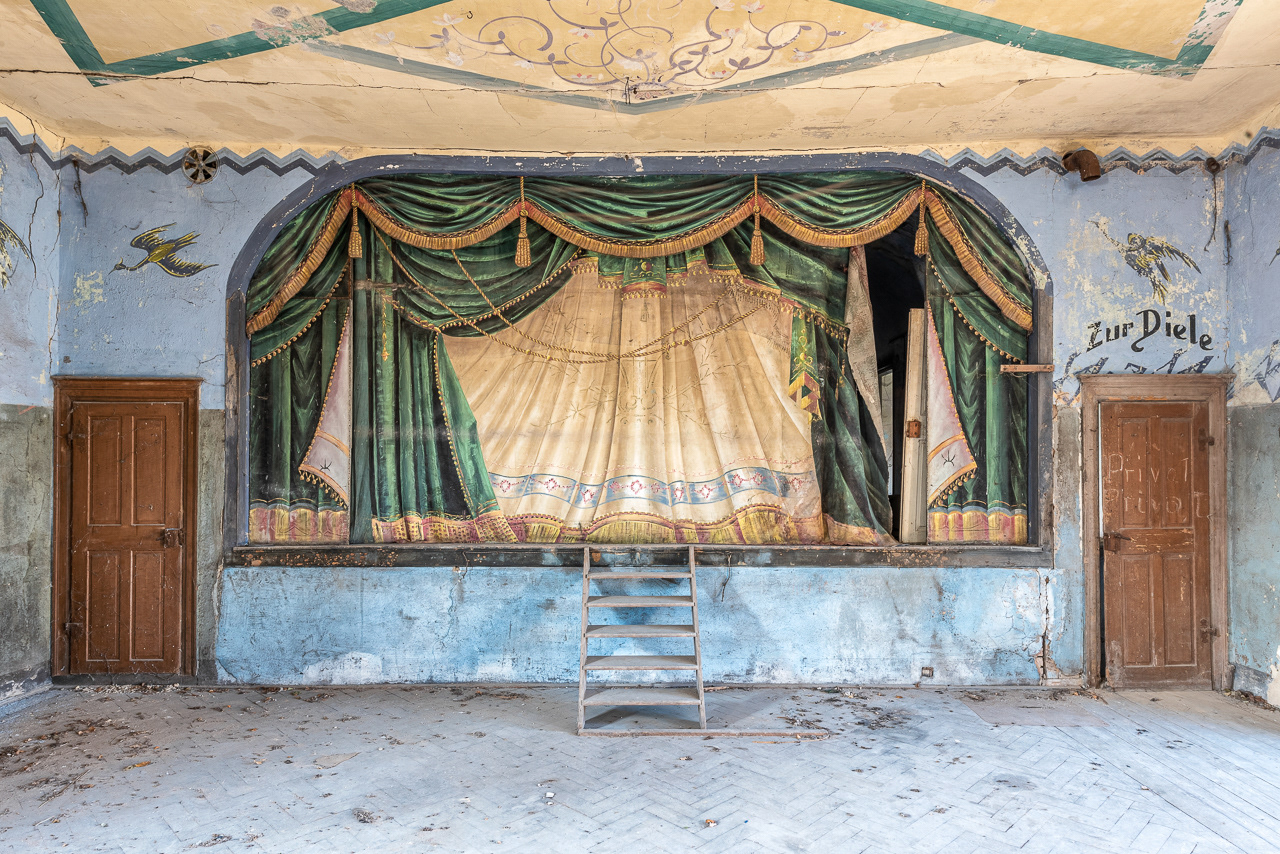 Two Doors Cinema Show