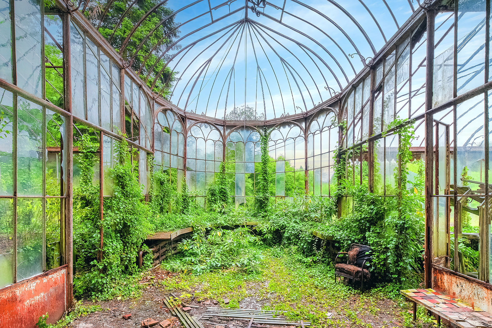 Jardin divers, Abandoned Greenhouse, Belgium - Ltd Edition © Francis Meslet for Yellowkorner