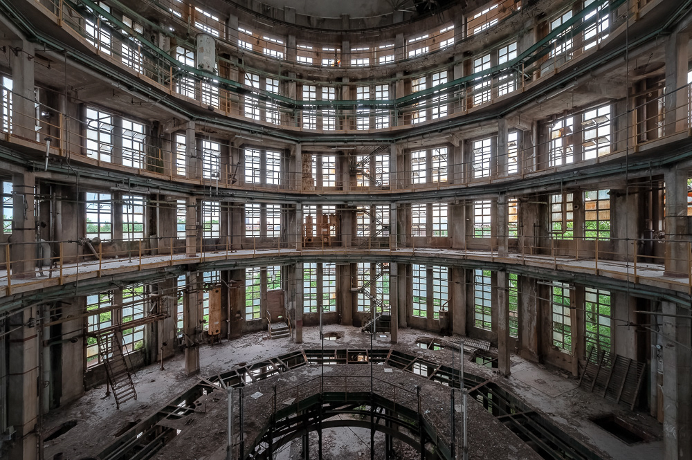 Diving Area / Petrochemical Tower / Italy / YELLOWKORNER