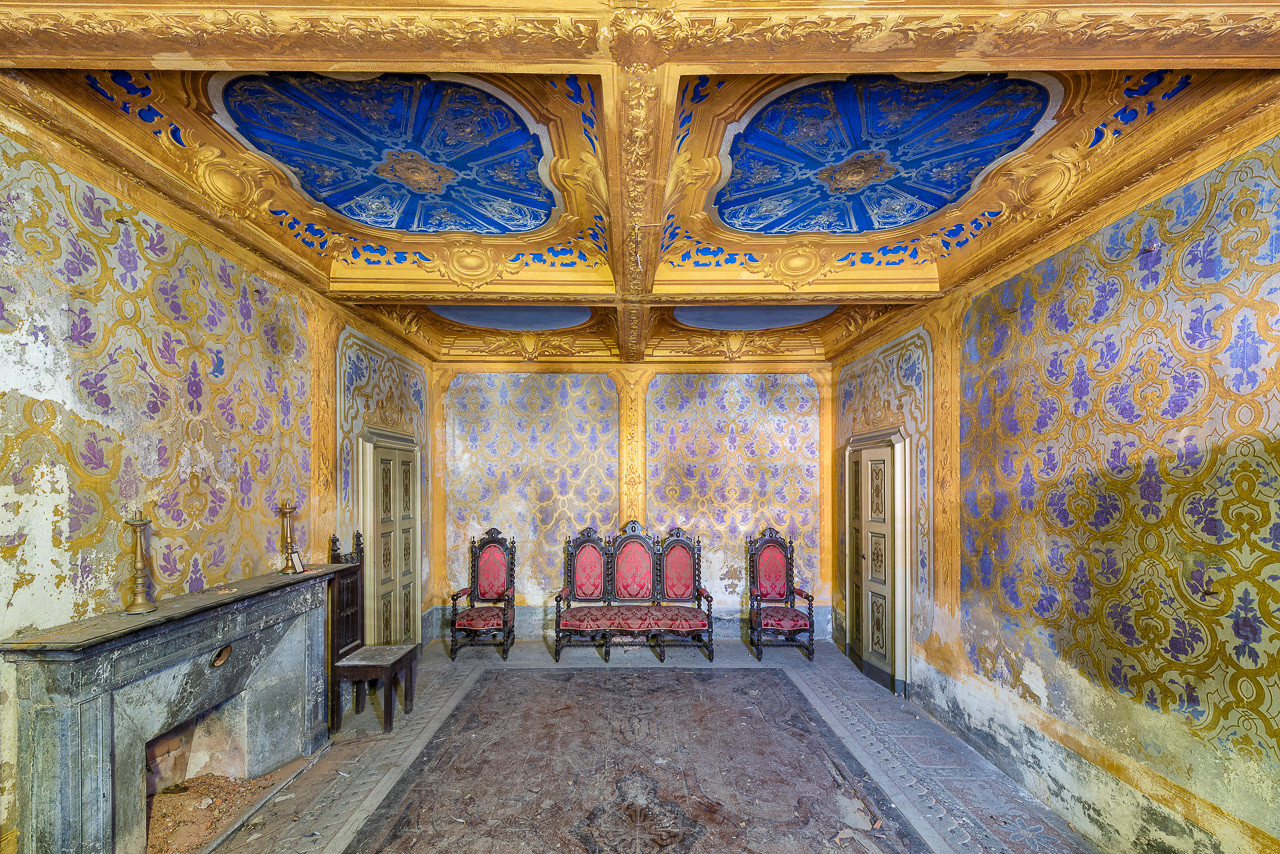 Une si longue attente, Villa abandonnée, Italie