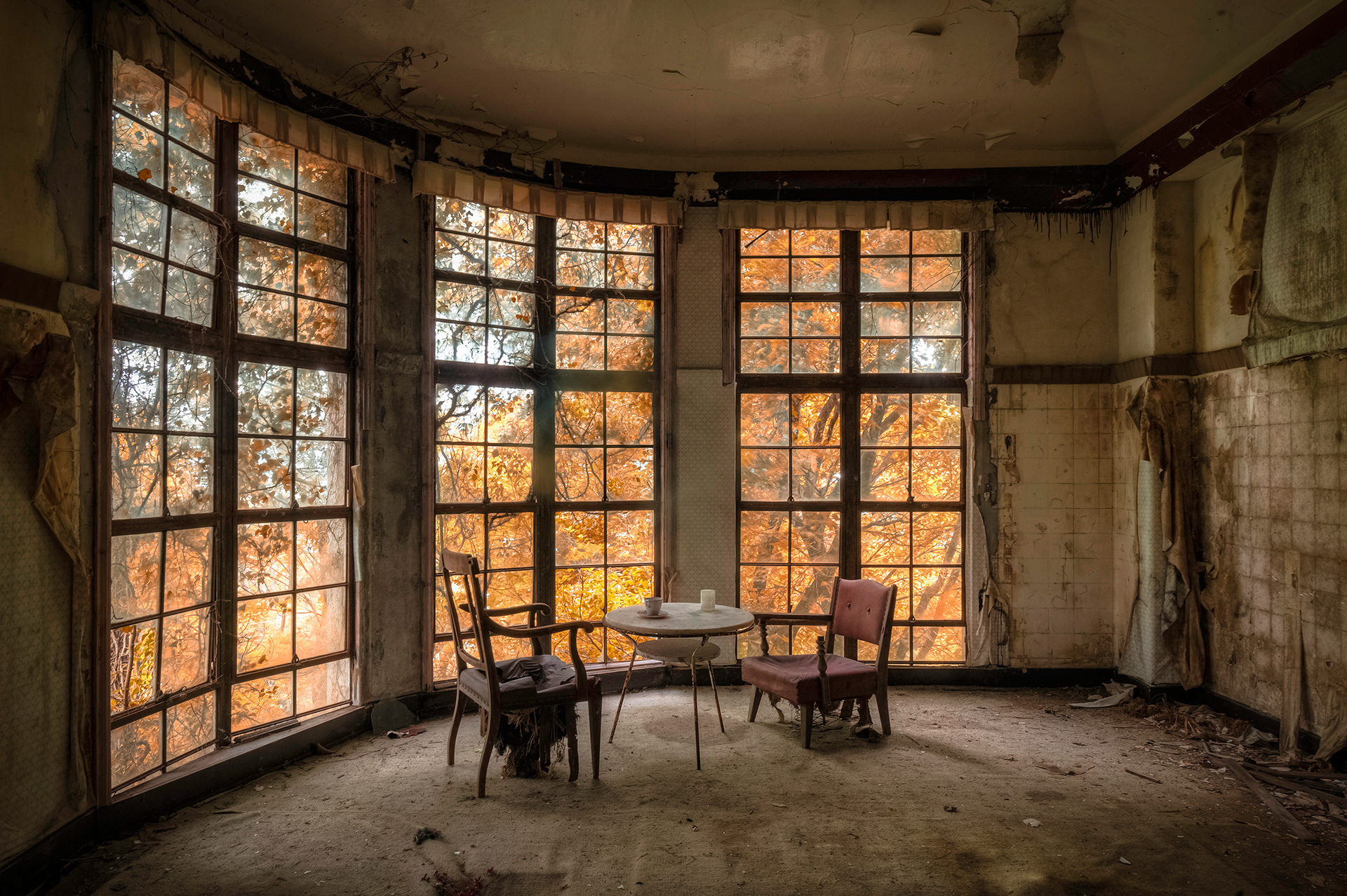 No Time For Tea - Hôtel abandonné, Japon