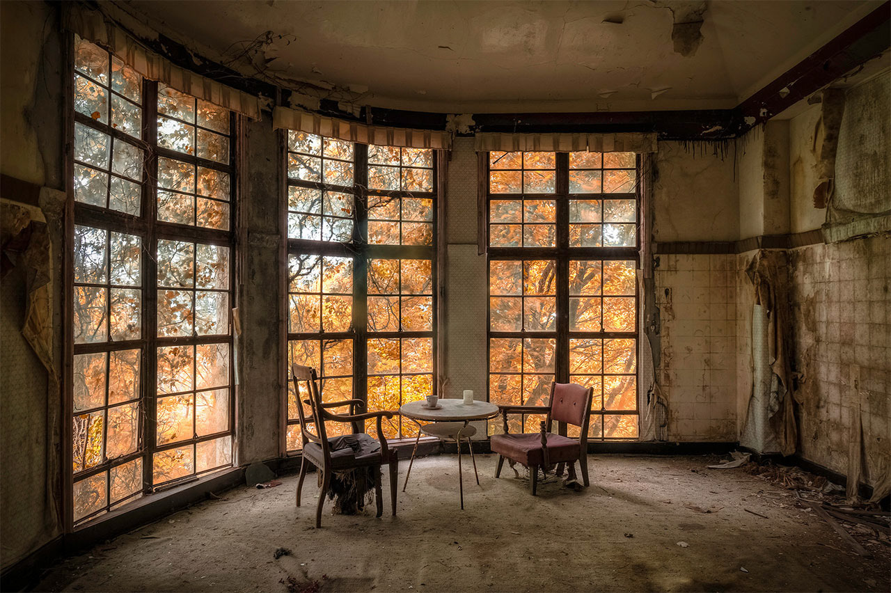 No Time for Tea / Mountain Hotel, Japan