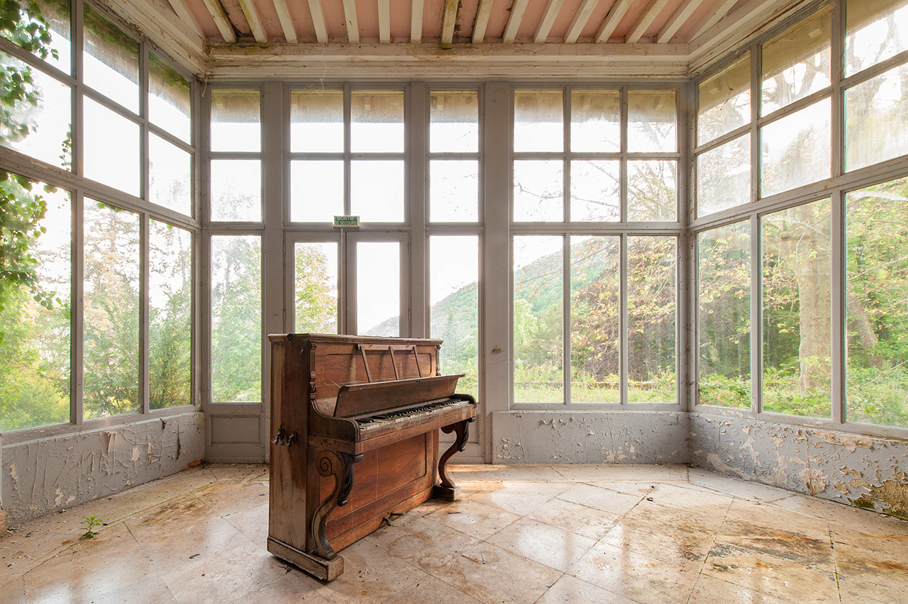 Les pianos se cachent pour pleurer