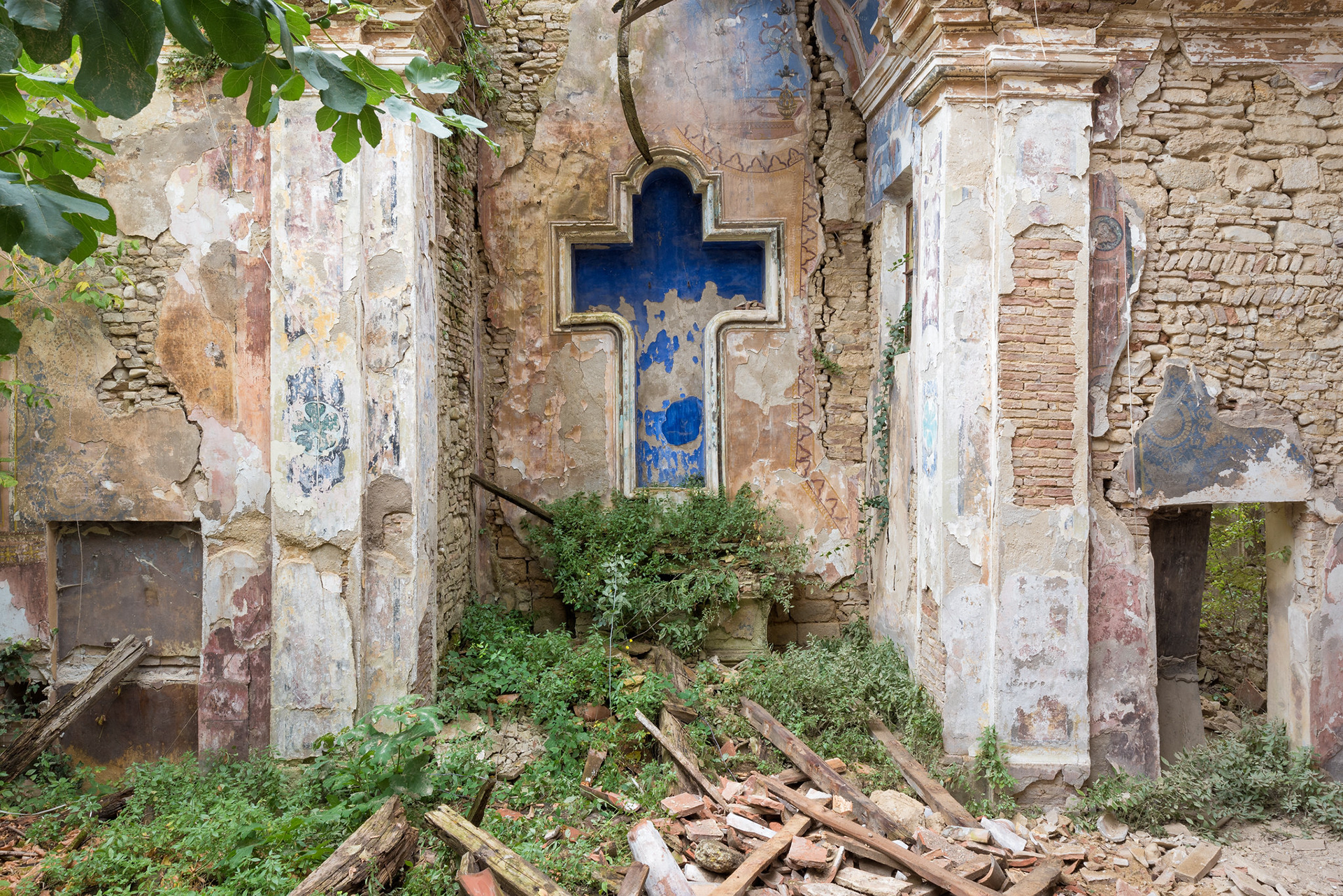 Les maux bleus - Eglise abandonnée, séisme, Italie
