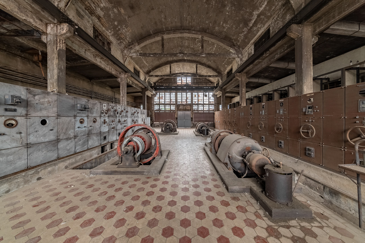 A Beautifull Feeling / Control Room / France / YELLOWKORNER