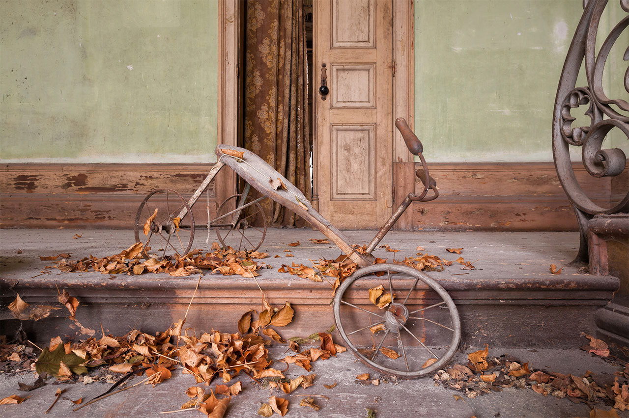 Time To Leave The Fears Of Childhood / Villa, Portugal