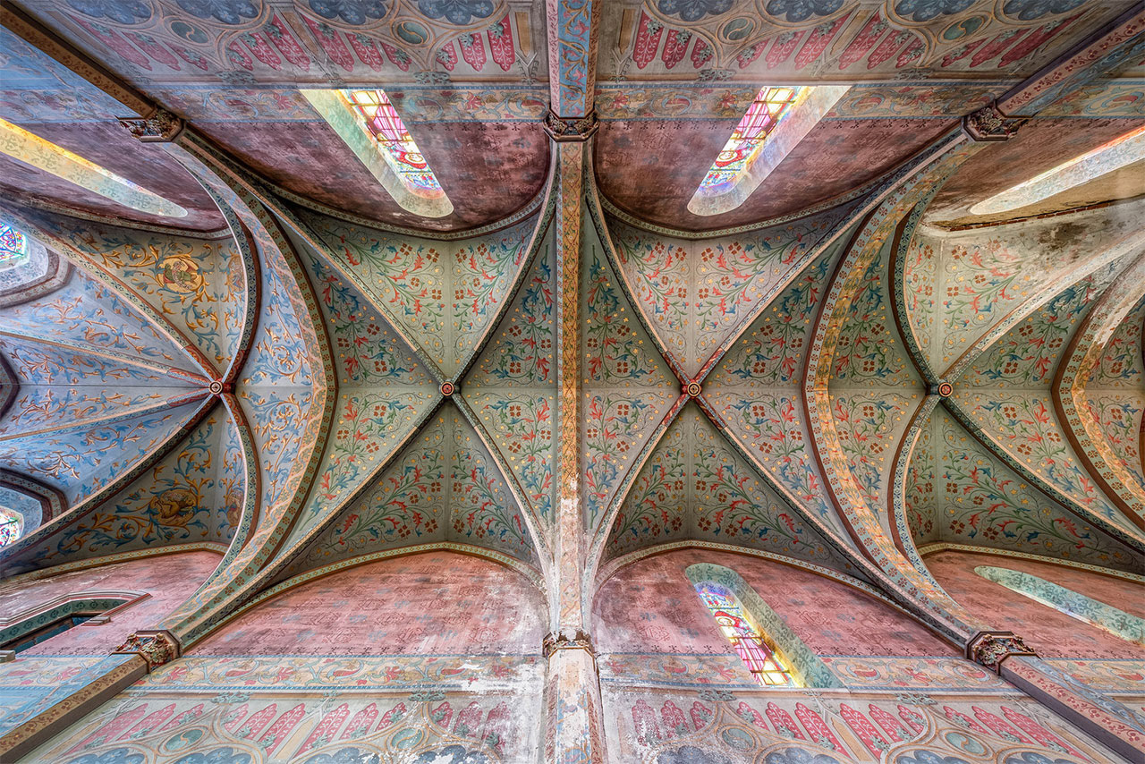 / Chapel, Catholic College, France