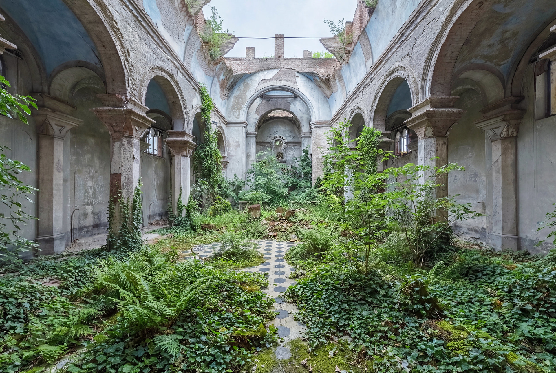 Retour aux sources, Église abandonnée - Italie