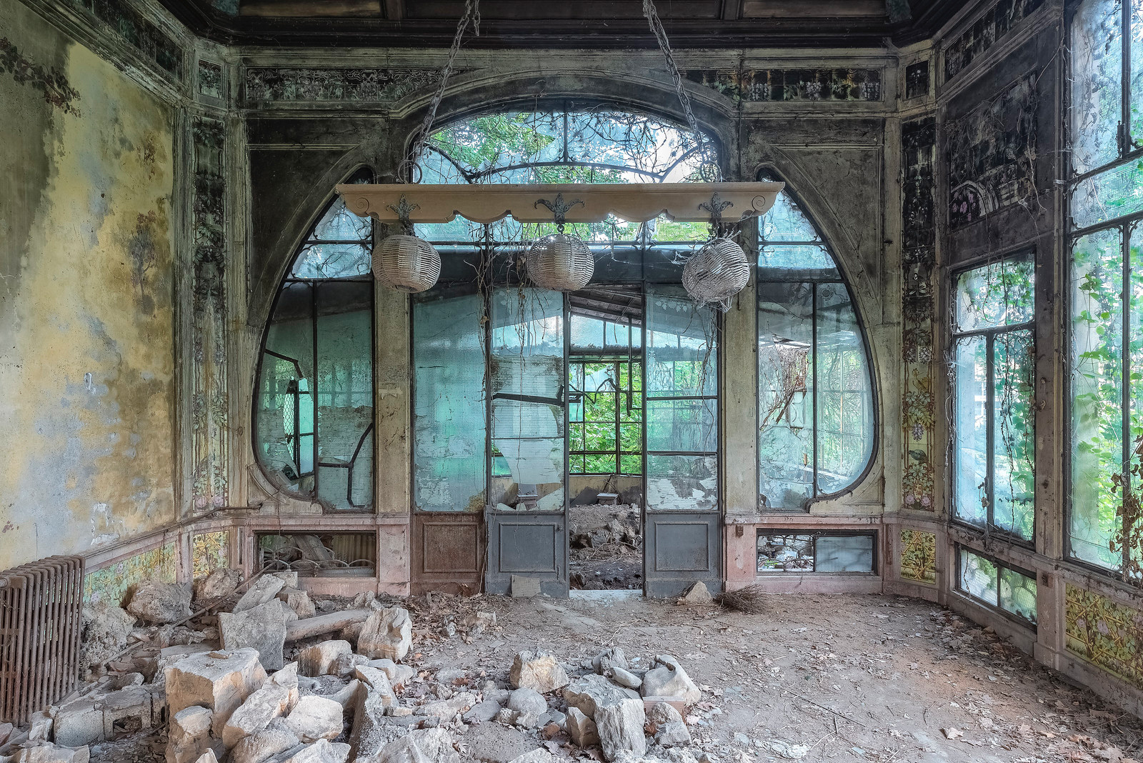 Mes racines sont au fond du jardin, Serre japonaise, Villa abandonnée, Italie