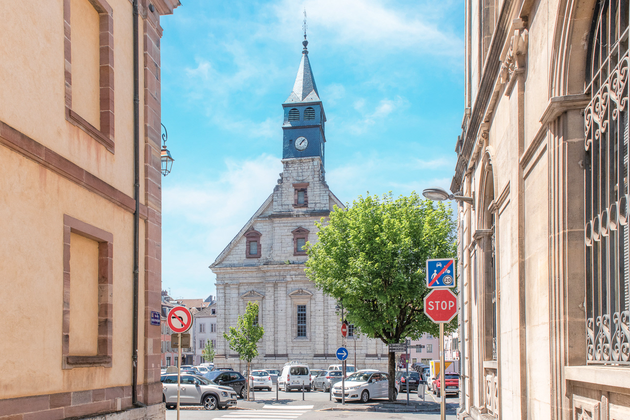 1- Vue du Temple Saint-Martin de Montbéliard depuis la rue de l'École Française