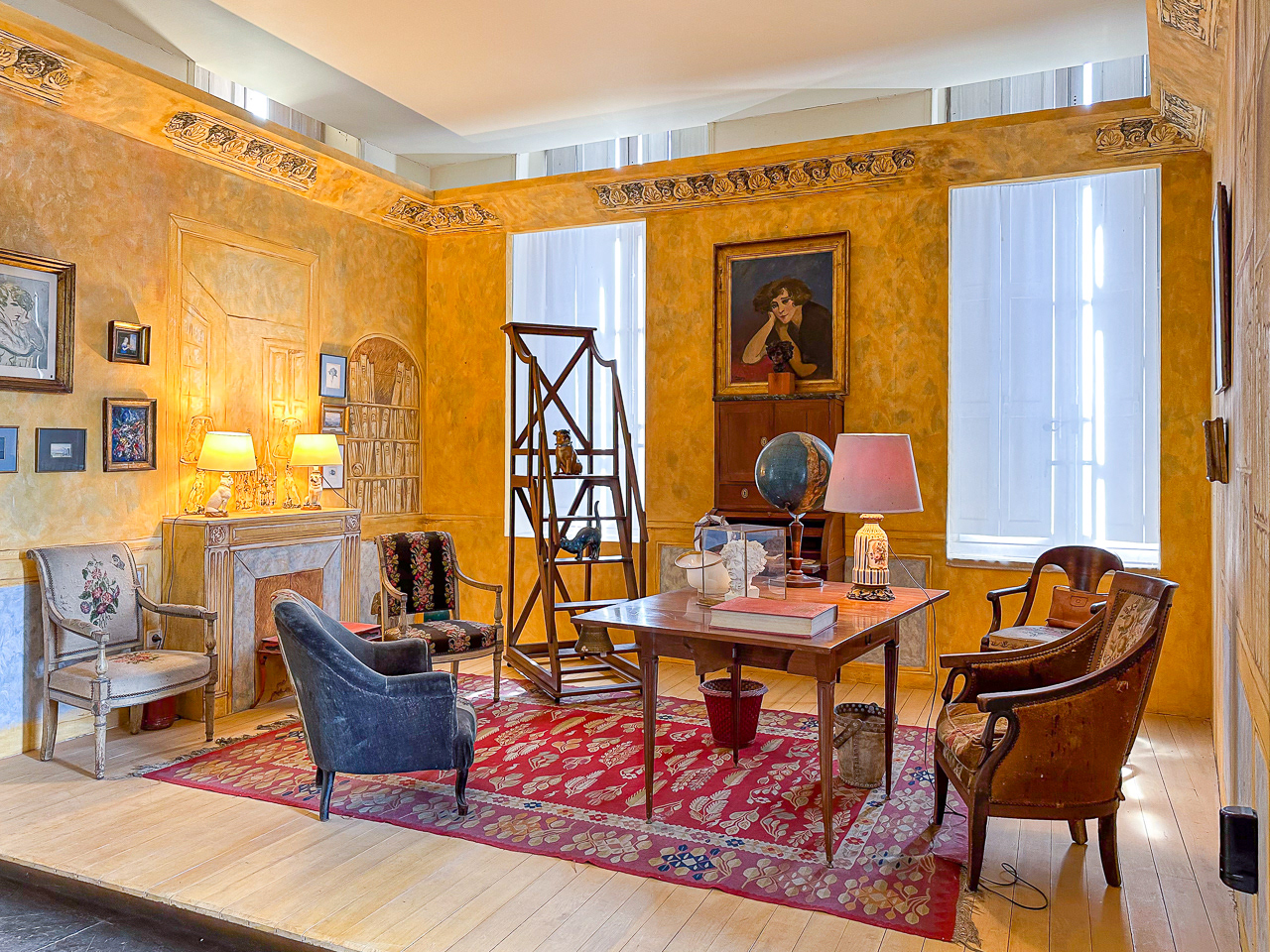 Musée Colette. Le bureau de Colette dans son appartement de  Palais Royal, Paris.