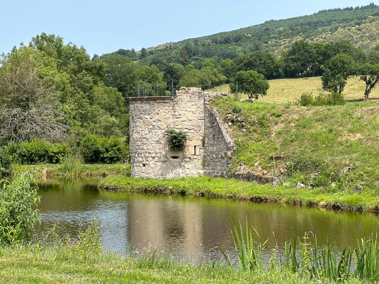 Vestiges du Château d'Alone-Toulongeon
