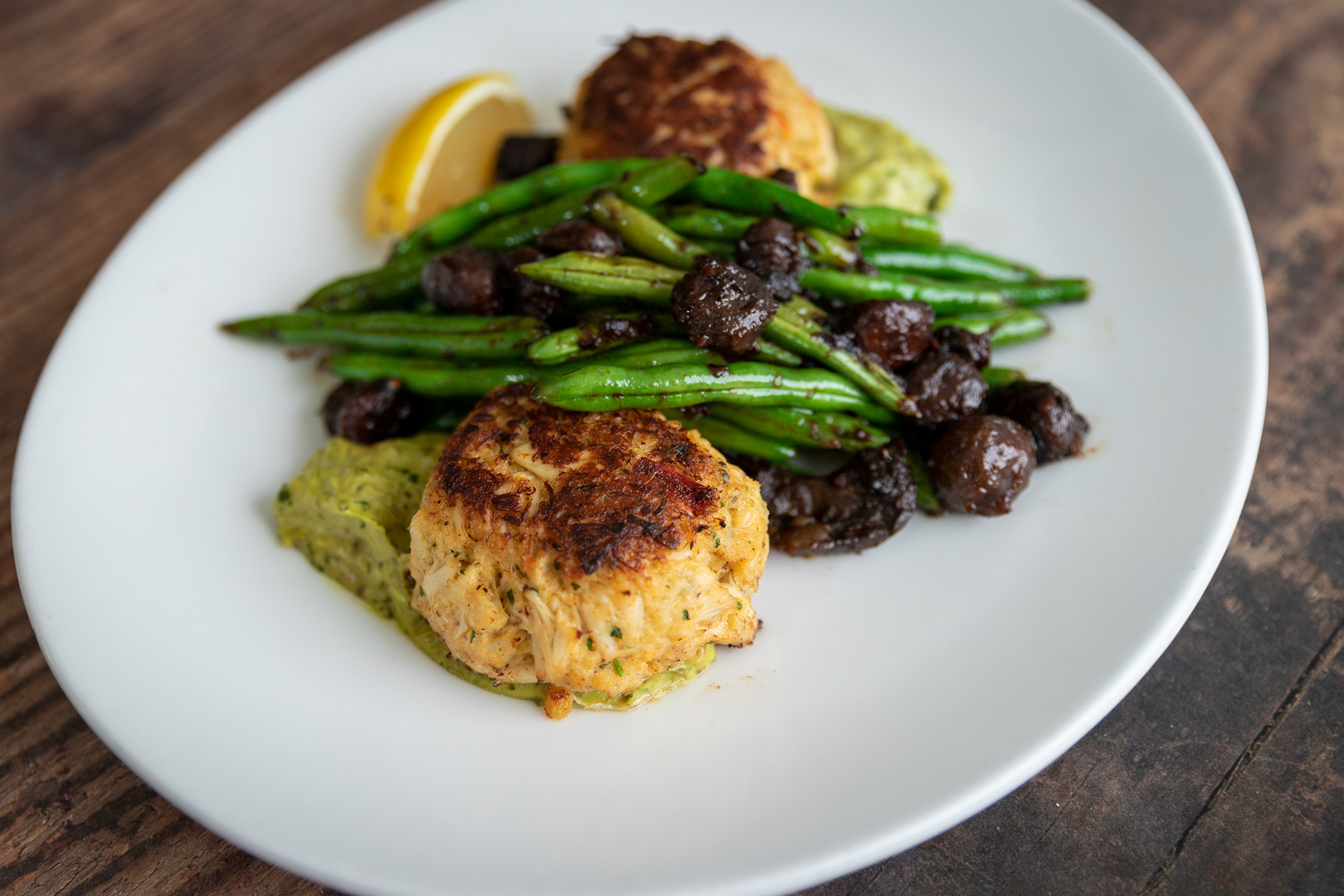 Crabcake meal, Mount Vernon Inn Restaurant