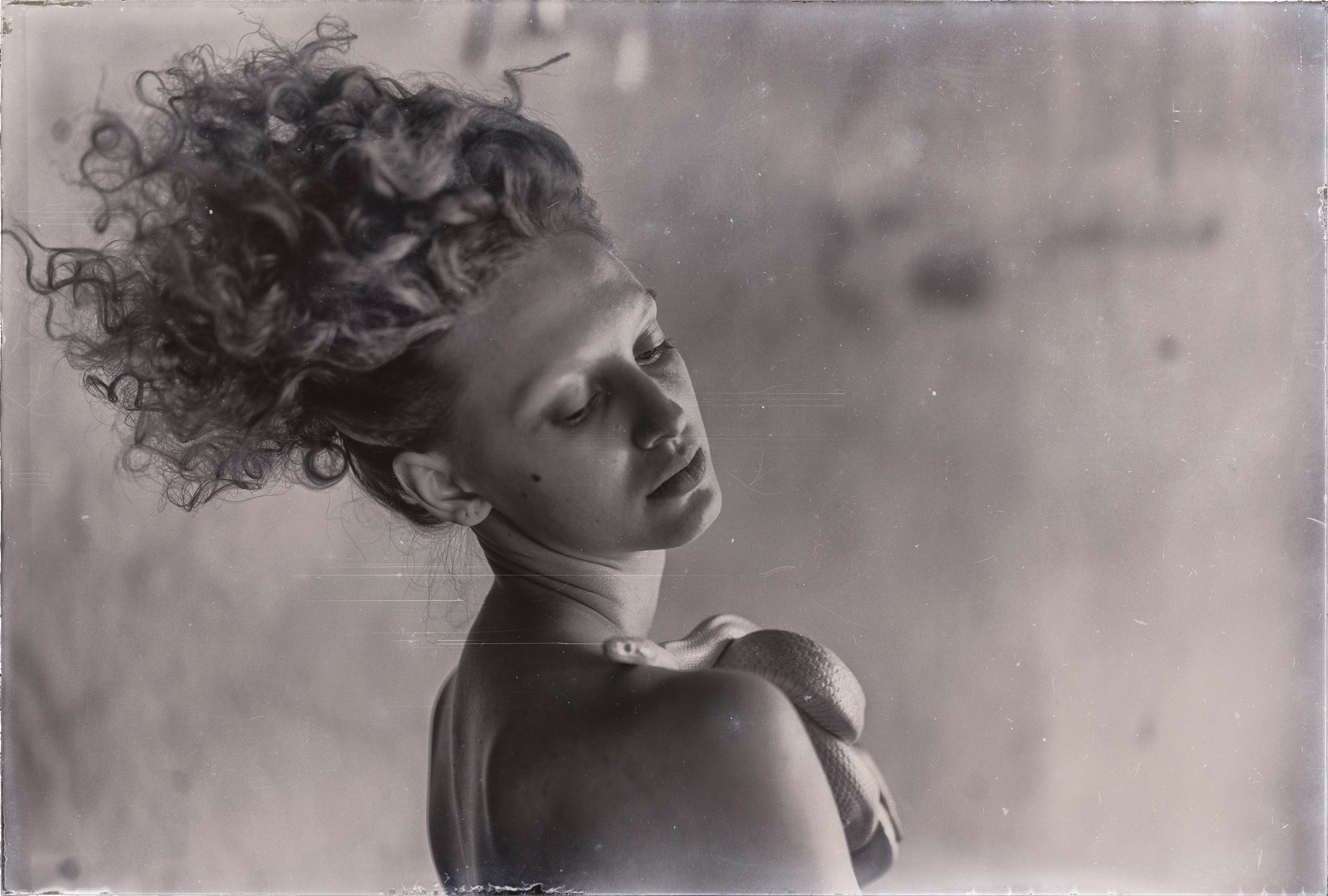 Model: Martyna Stachura; Włosy: Piotr Rybarczyk; Mua: Kasia Maria Kramnik