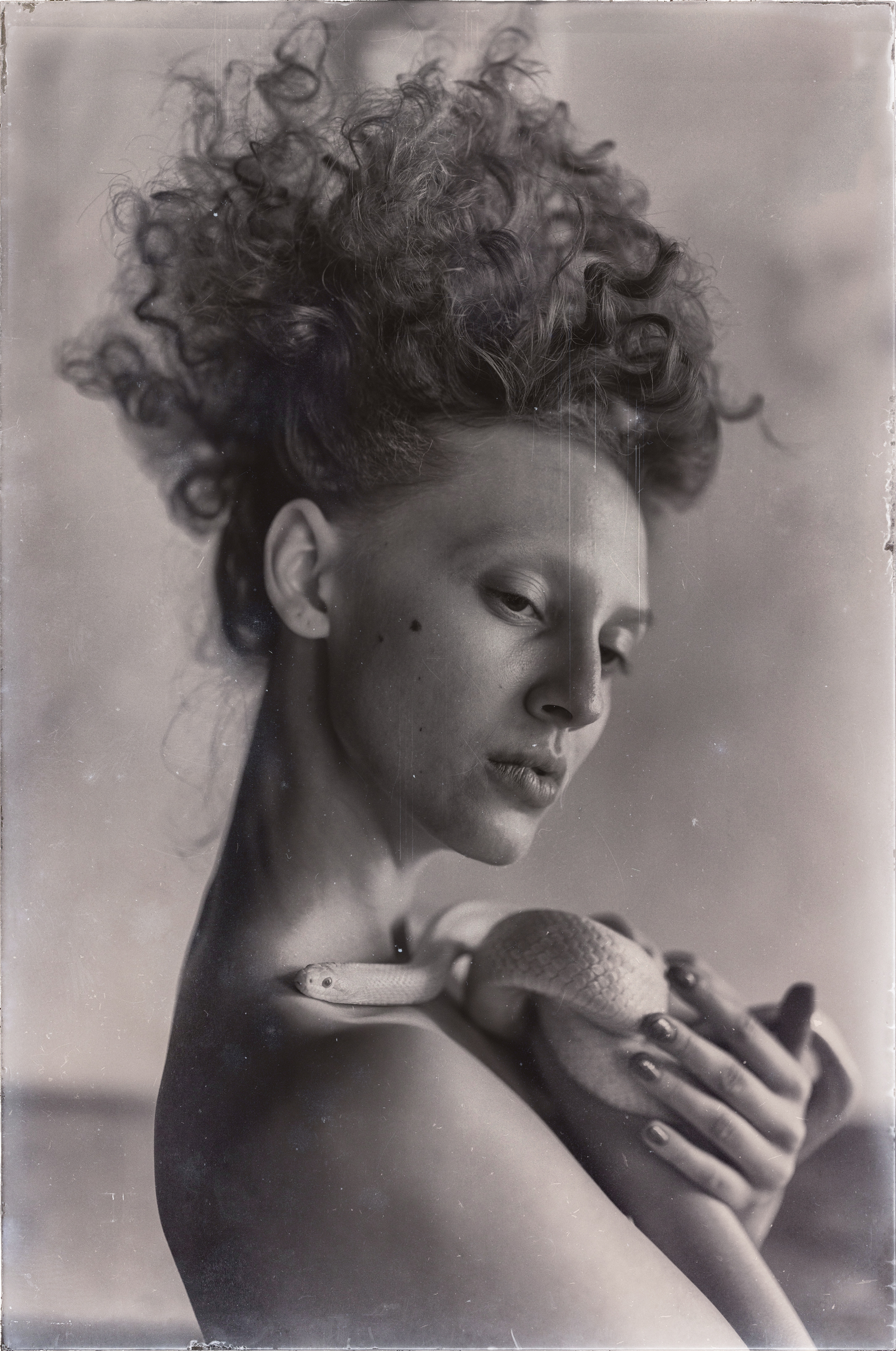 Model: Martyna Stachura; Włosy: Piotr Rybarczyk; Mua: Kasia Maria Kramnik