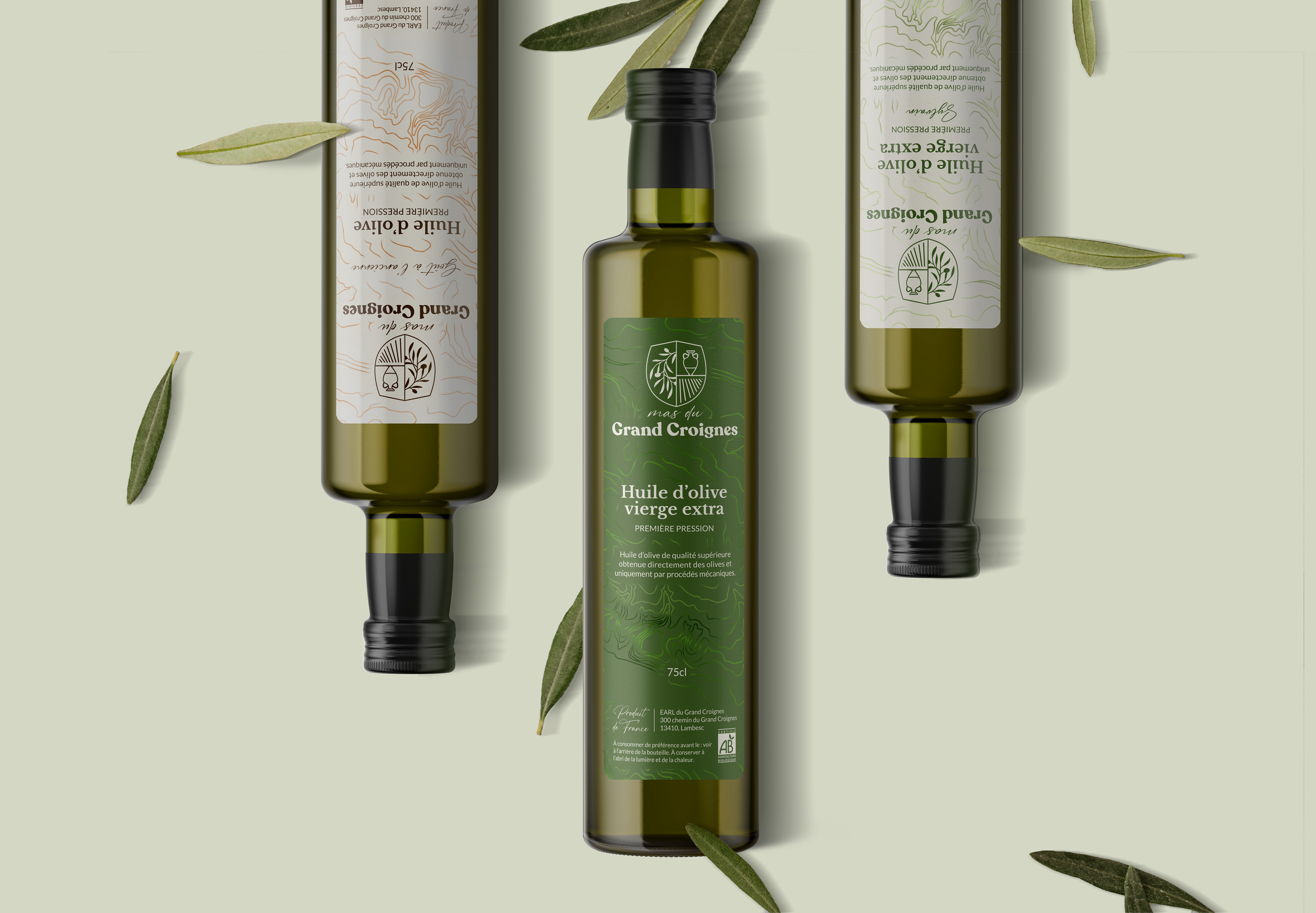 Un moqup de 3 boutilles d'huile d'olive du Mas du Grand Croignes