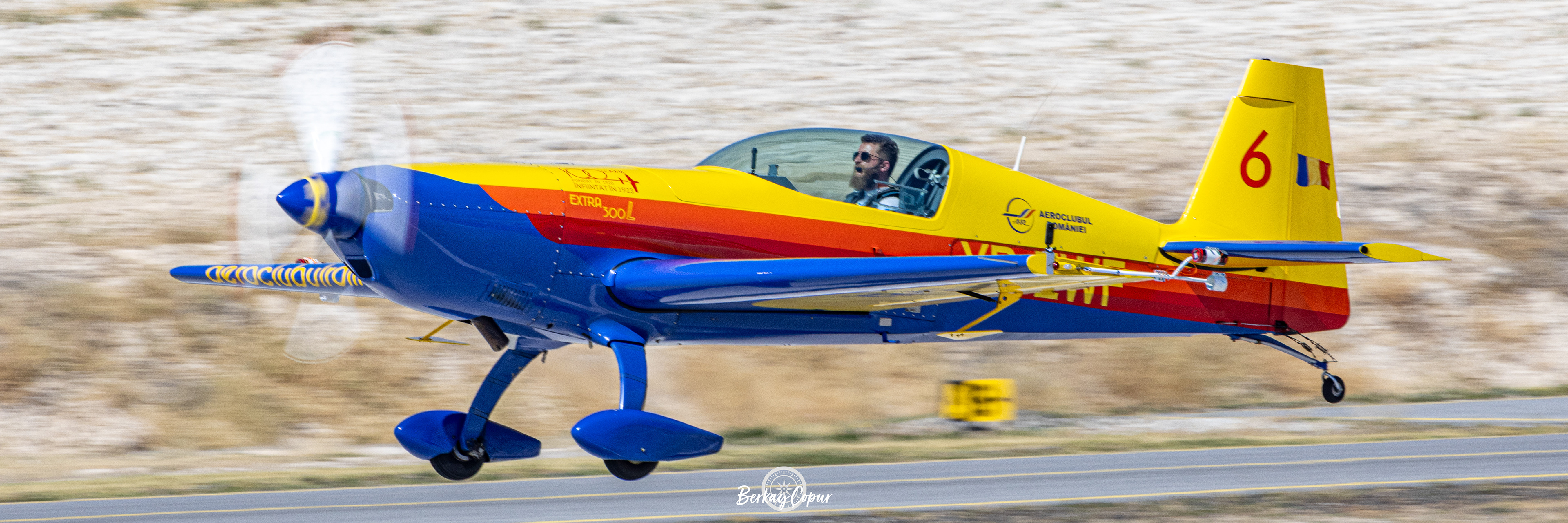 Hawks of Romania / Extra 300L