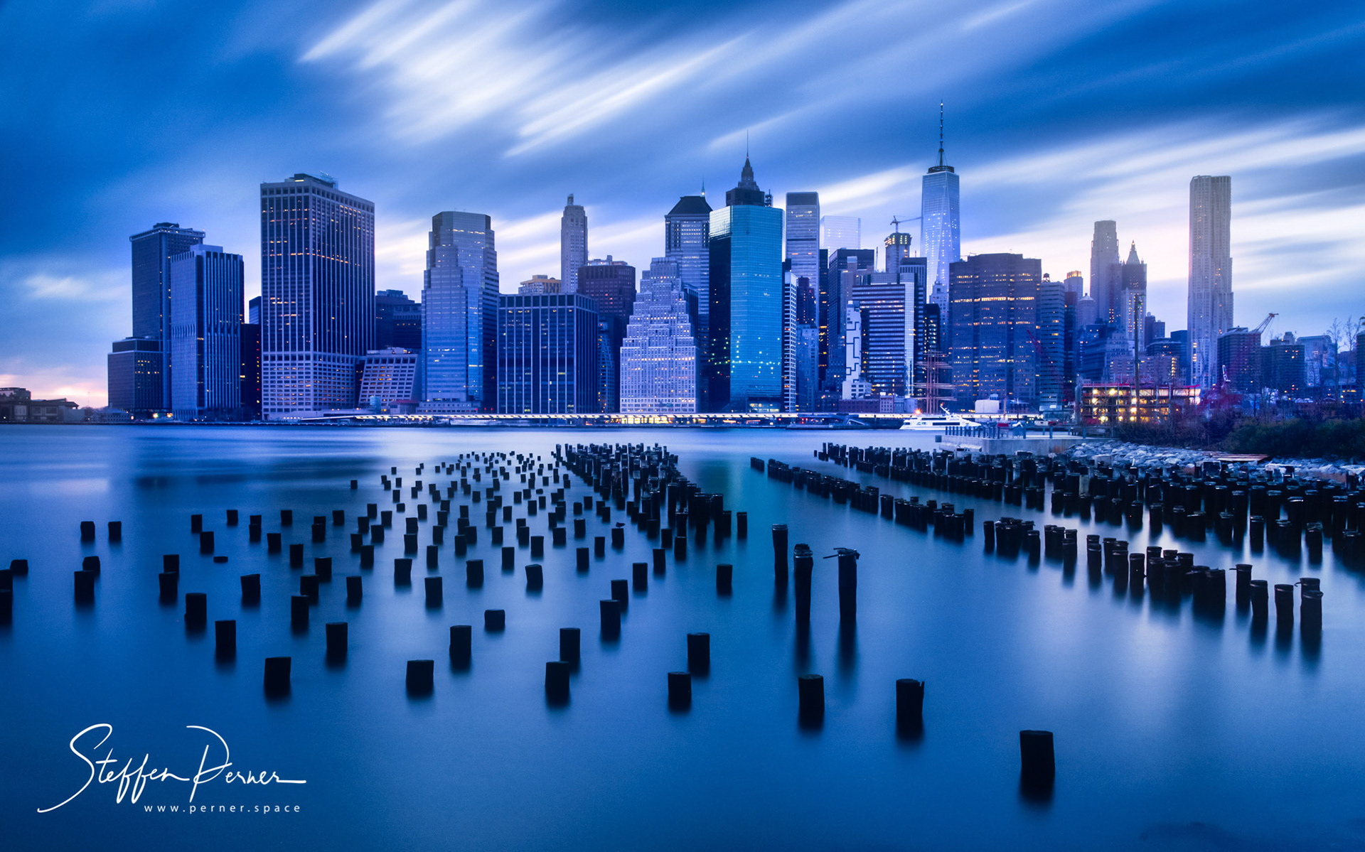 New York Skyline seen from Brooklyn Bridge Park