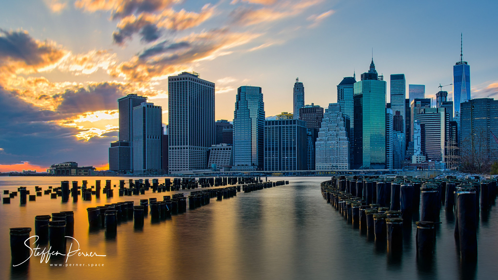 New York Skyline seen from Brooklyn Bridge Park