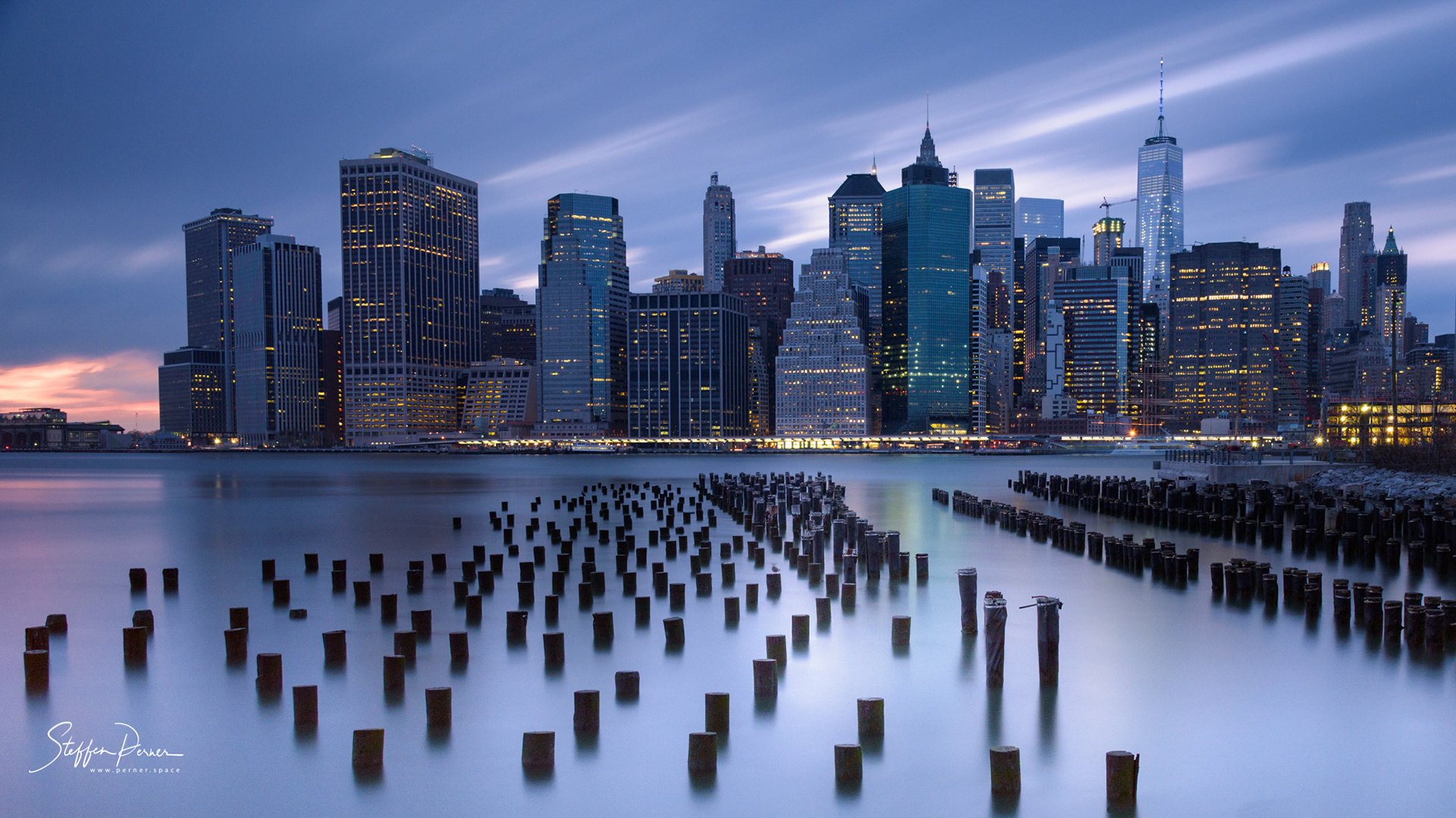 New York Skyline seen from Brooklyn Bridge Park