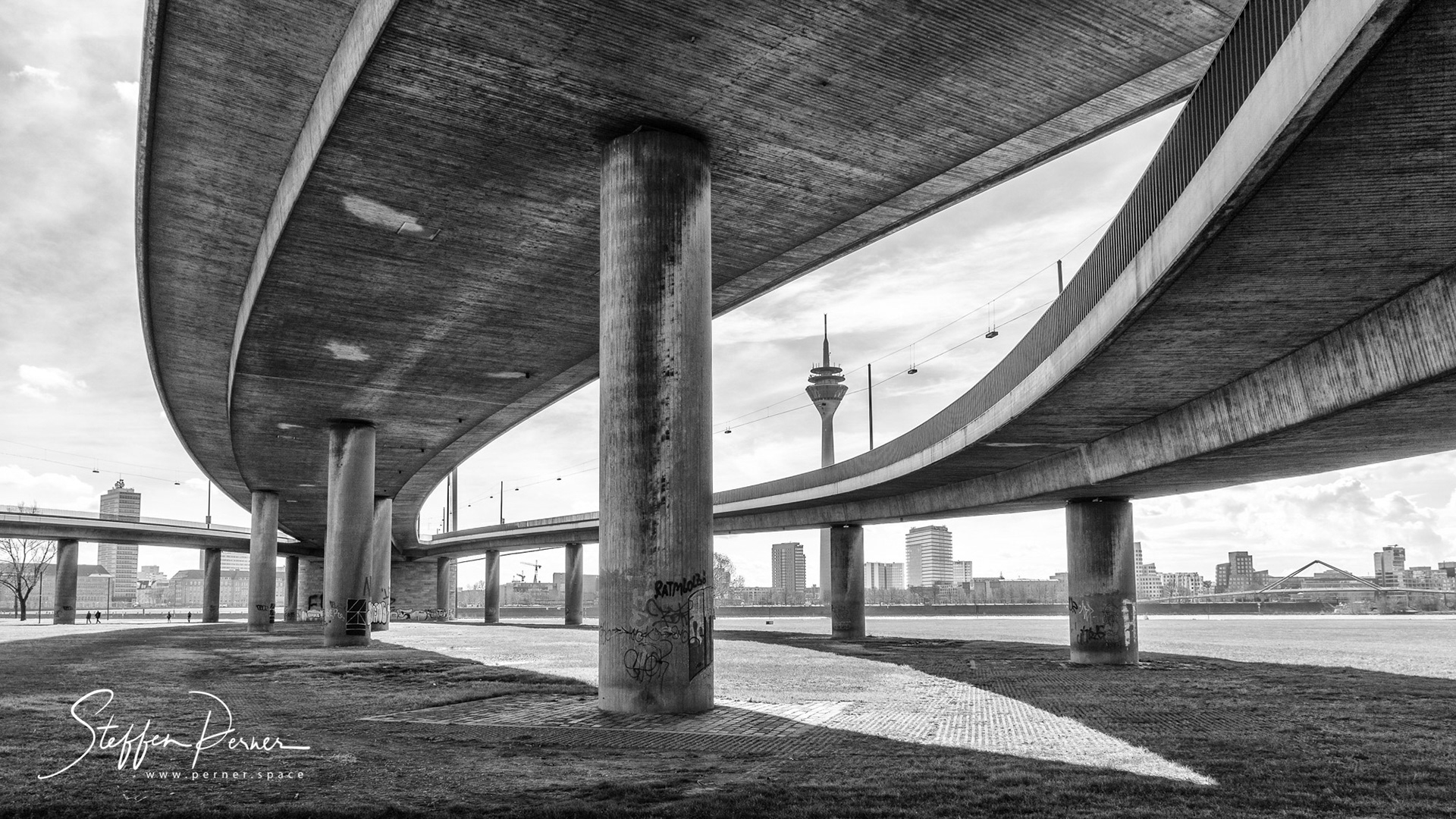 Rheinkniebrücke and Rheinturm, Düsseldorf, Germany