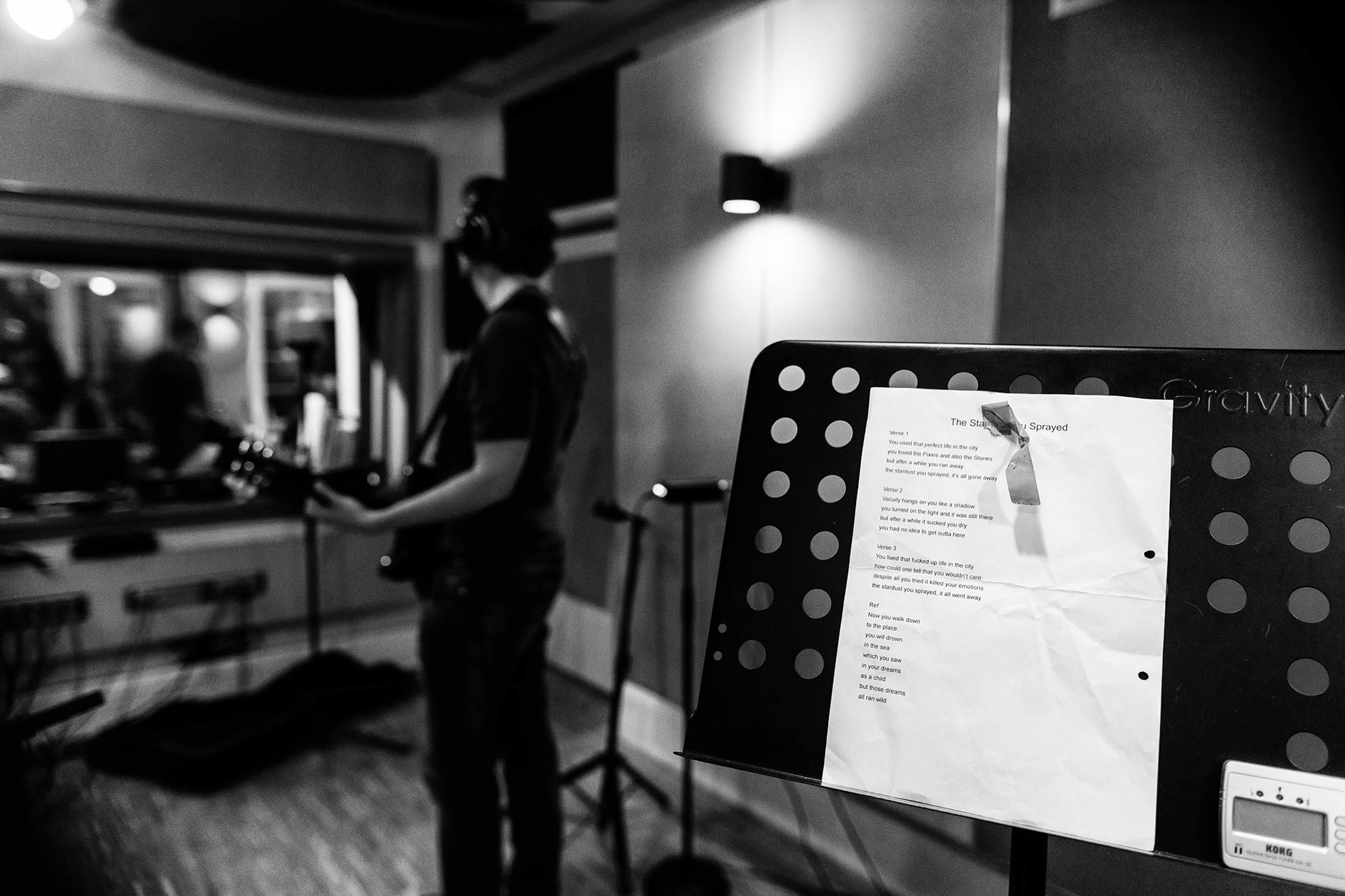 Paper Knife im Studio