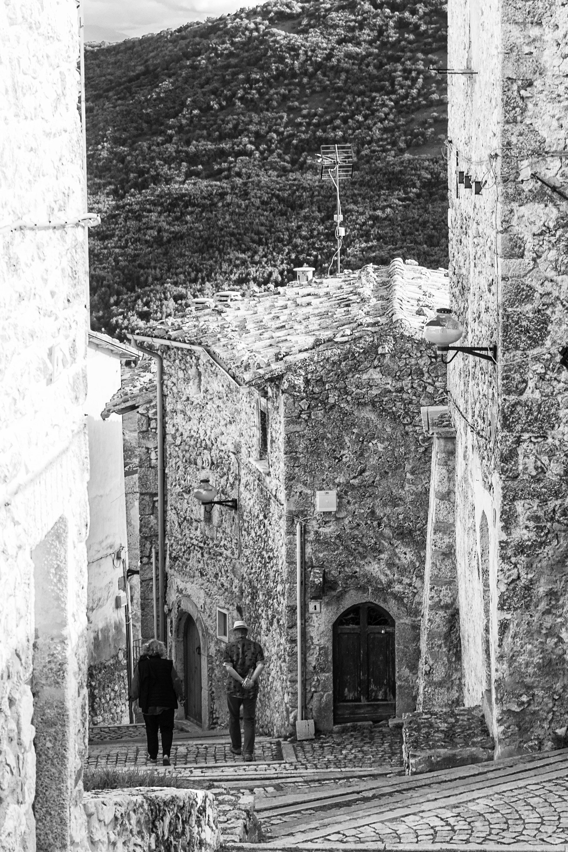 Santo StefSanto Stefano di Sextantio (Umbrien)Casa del Monte (Abruzzen)