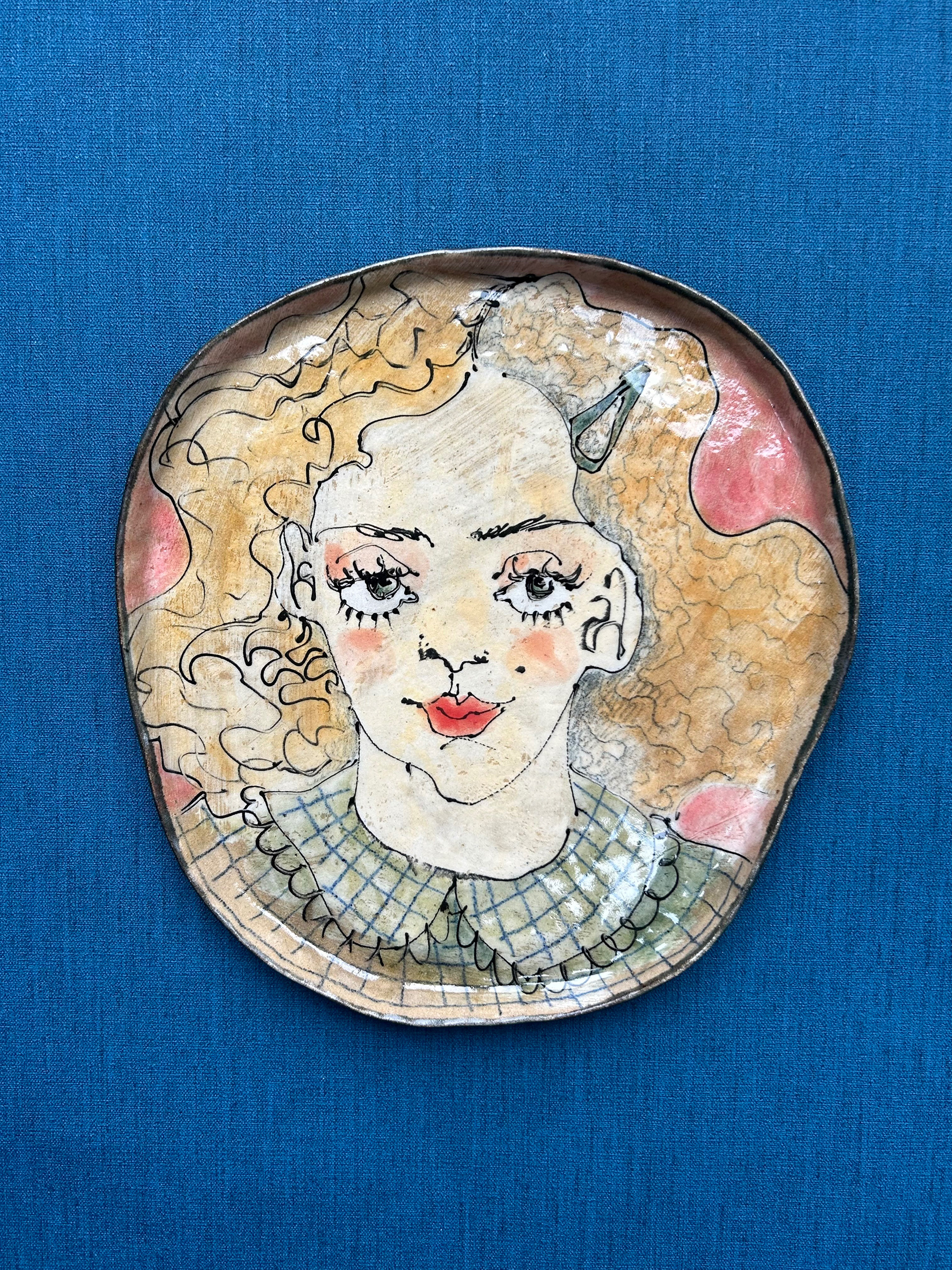 girl with curls plate (2026)