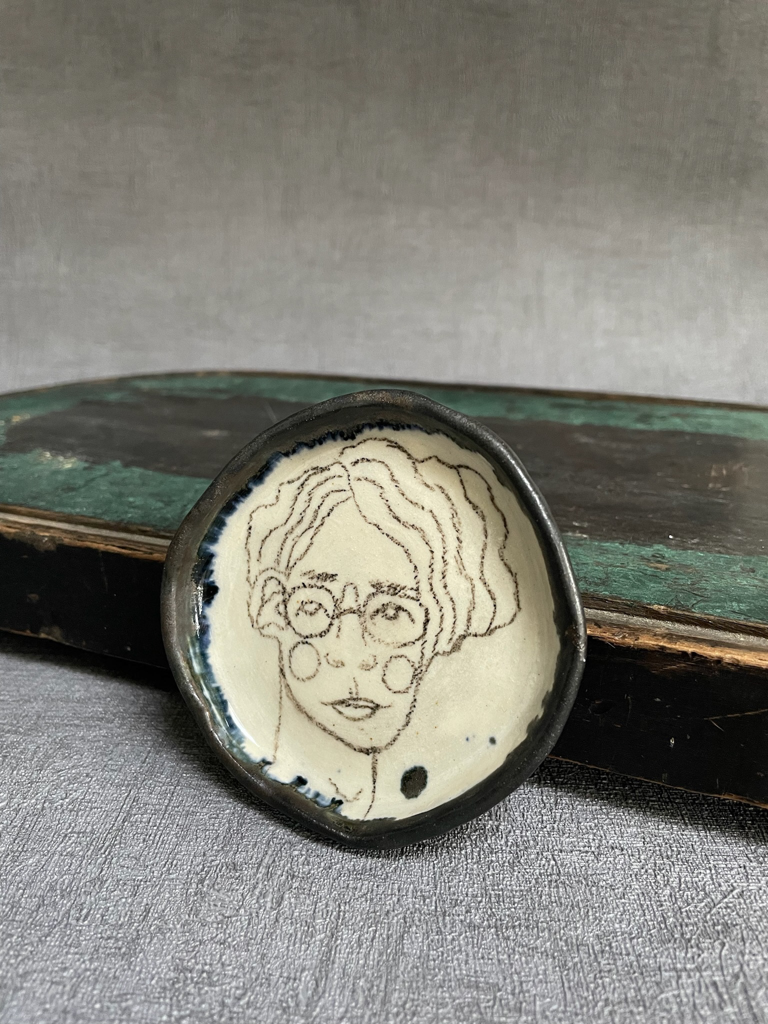 portrait dish