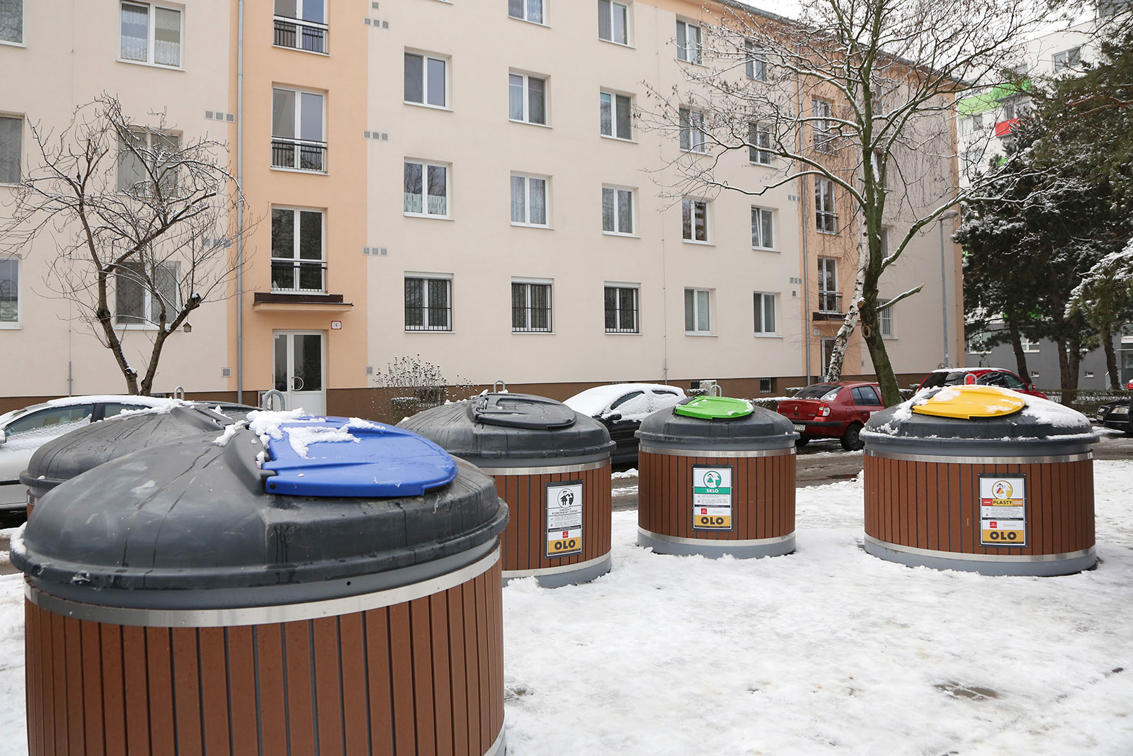 OLO BRATISLAVA, SLOVAKIA Project "First semi-underground waste containers in Bratislava," project management, PR, press conference