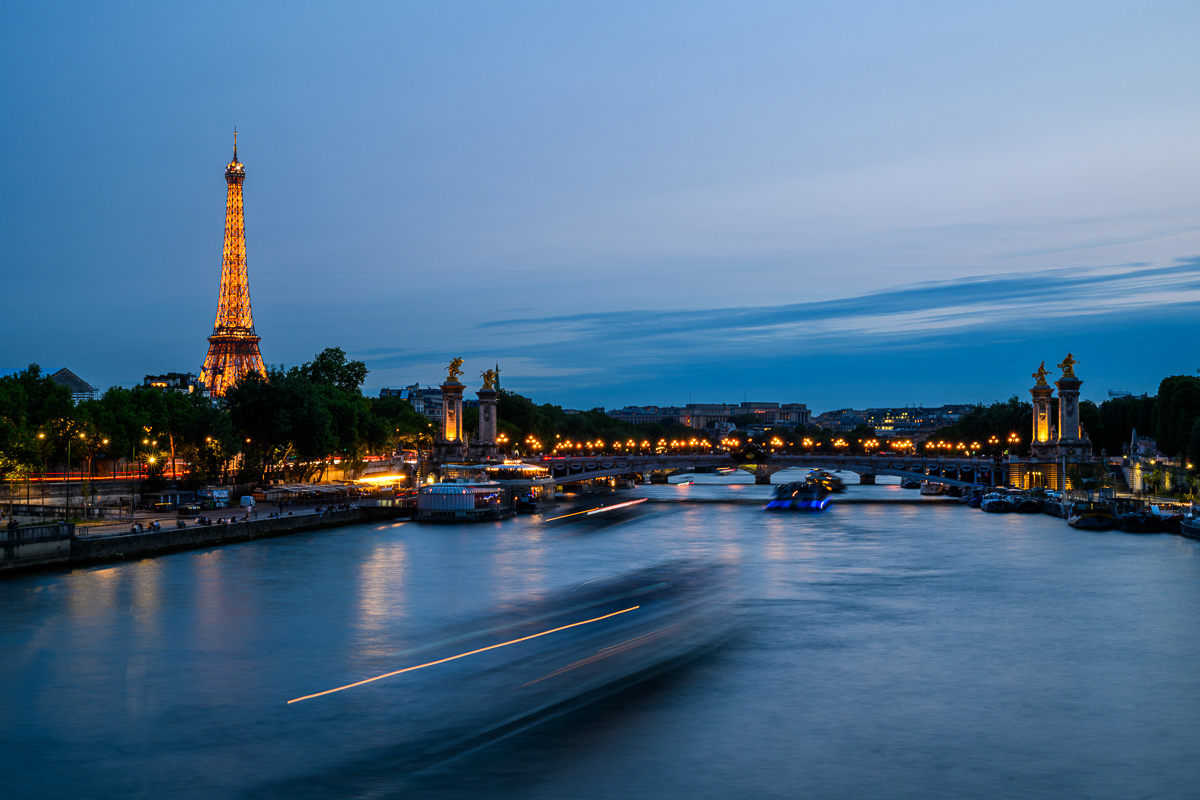Dusk on the Seine. Paris