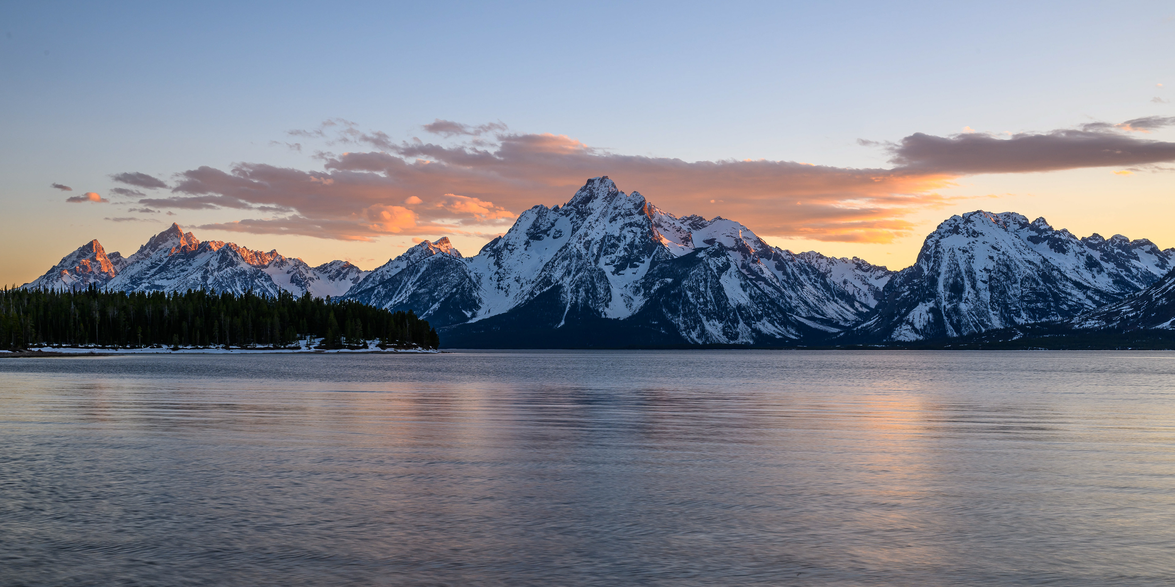 Sunset at Jackson Lake. Grand Teton National Park