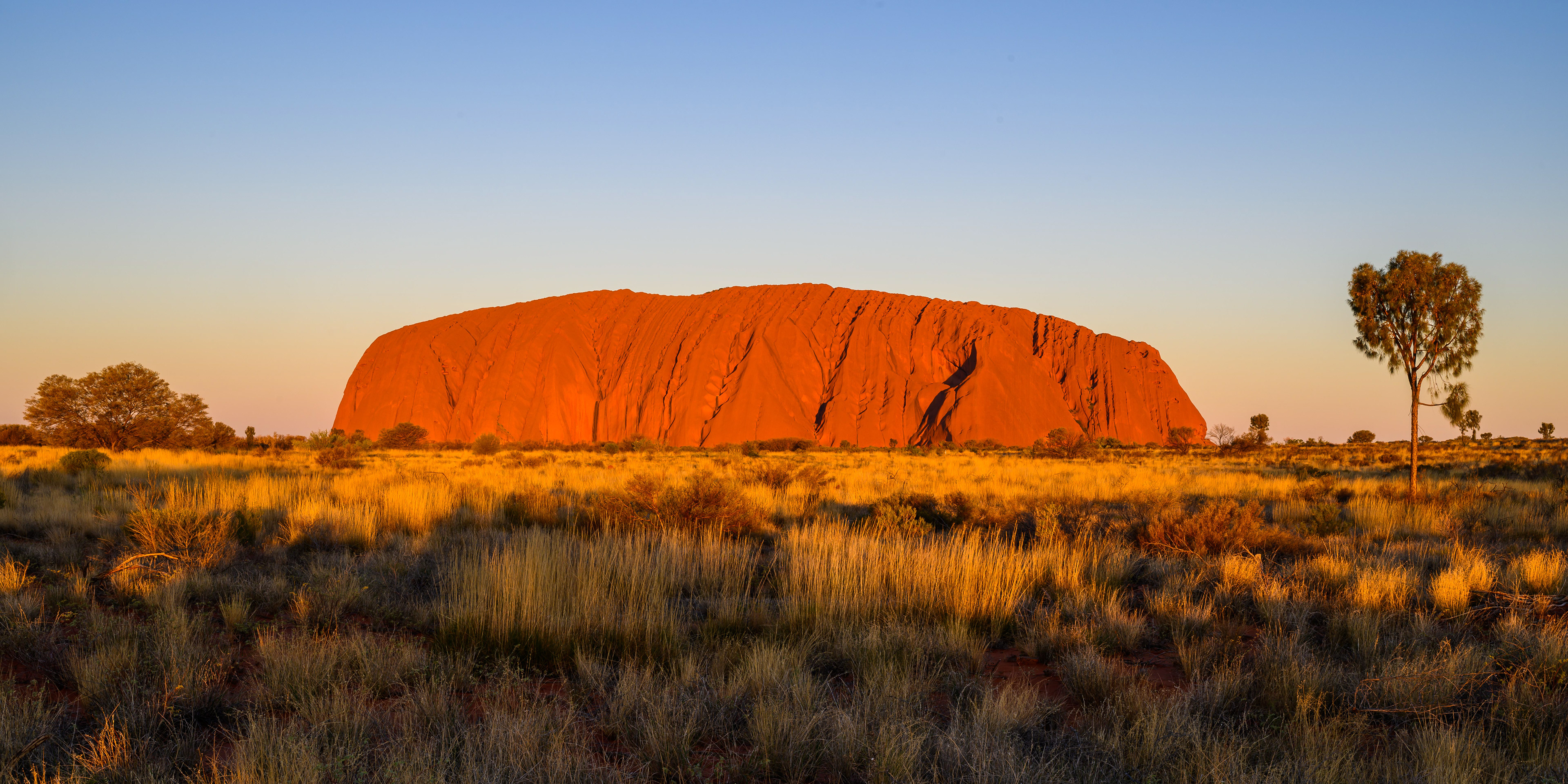 Uluṟu Sunset. Uluṟu-Kata Tjuṯa National Park, Australia