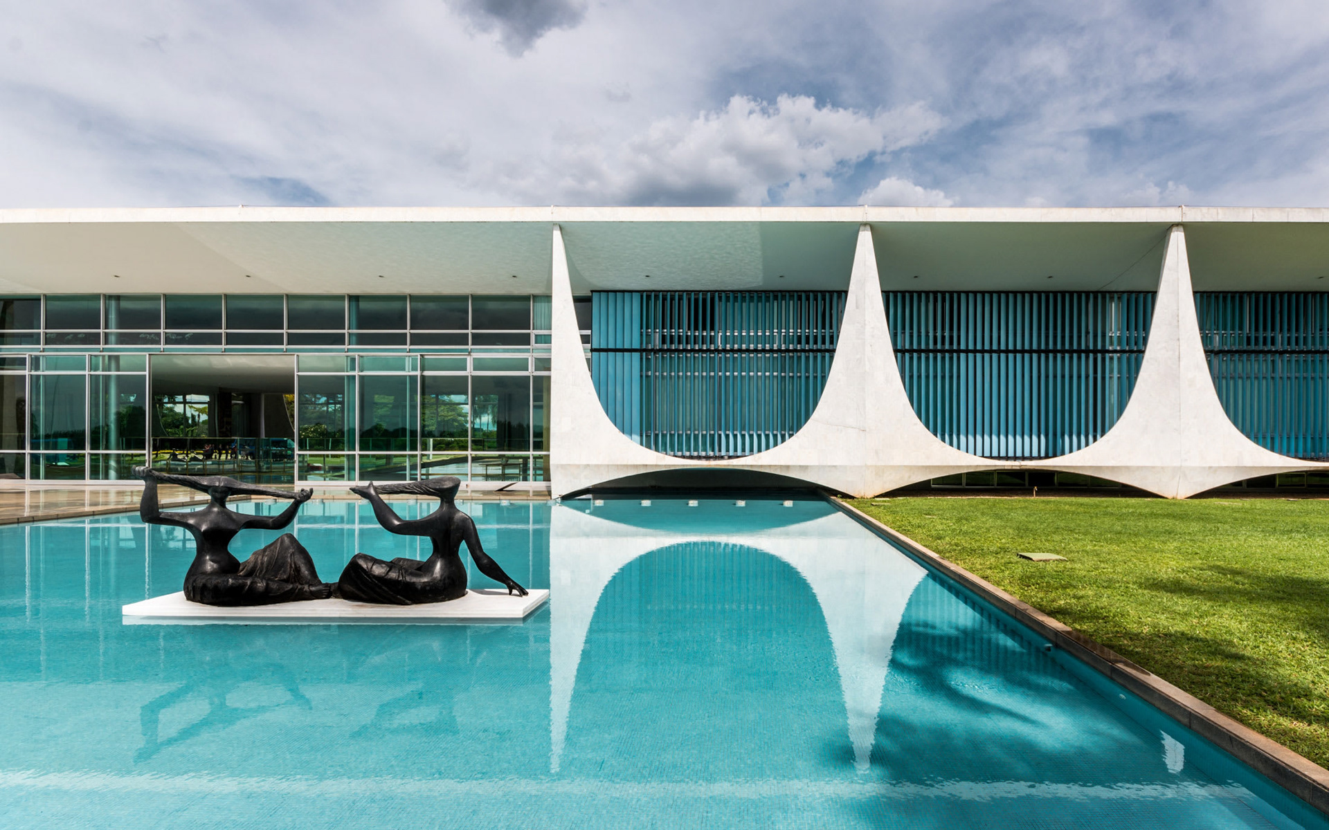 Palácio da Alvorada by Oscar Niemeyer