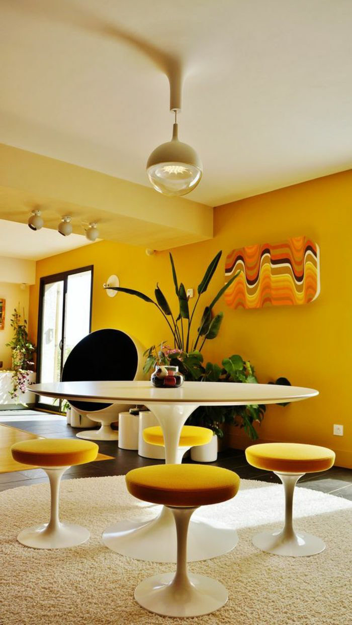 Dining set by eero saarinen